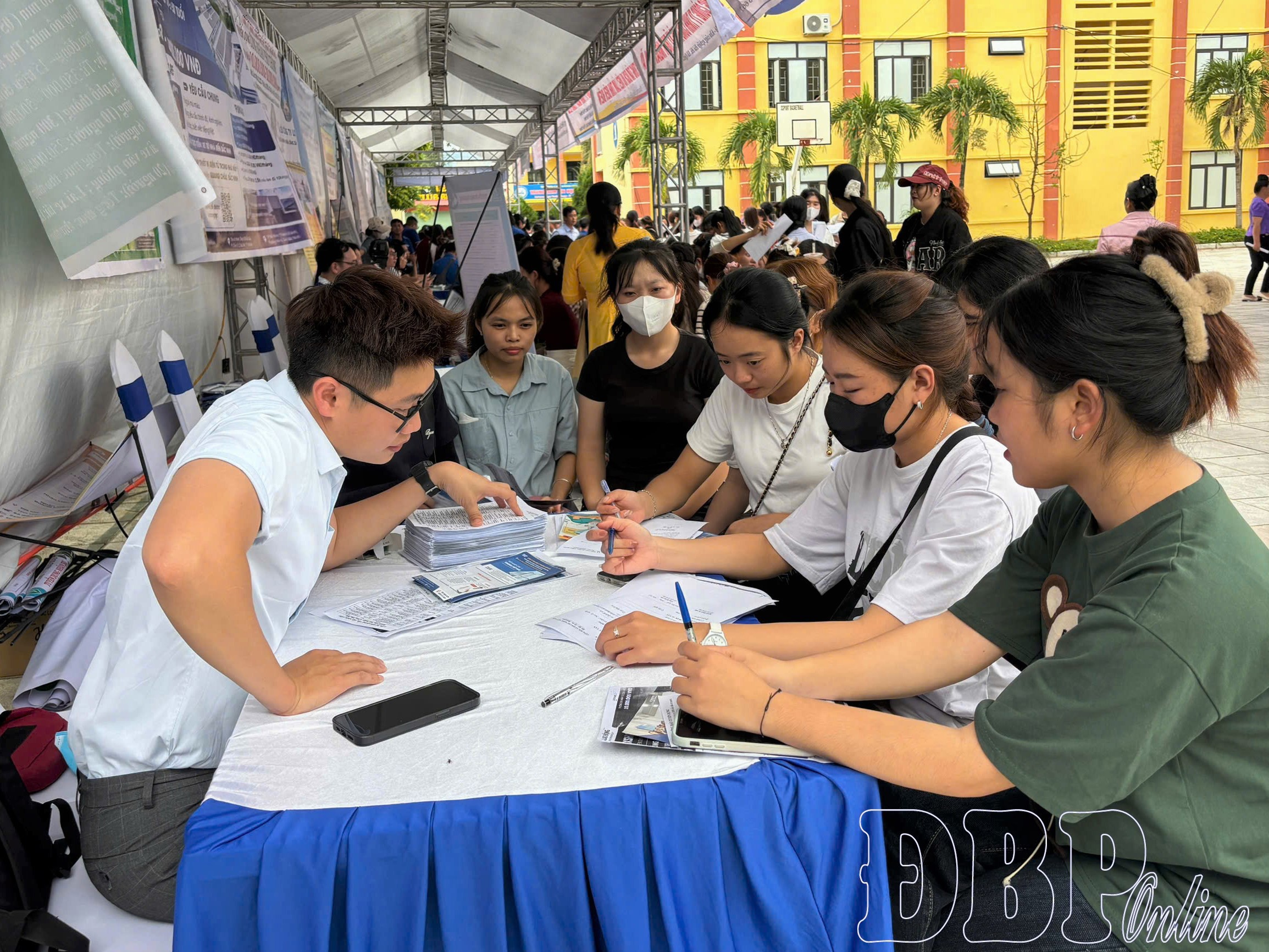 Tư vấn hướng nghiệp mở hướng tương lai 