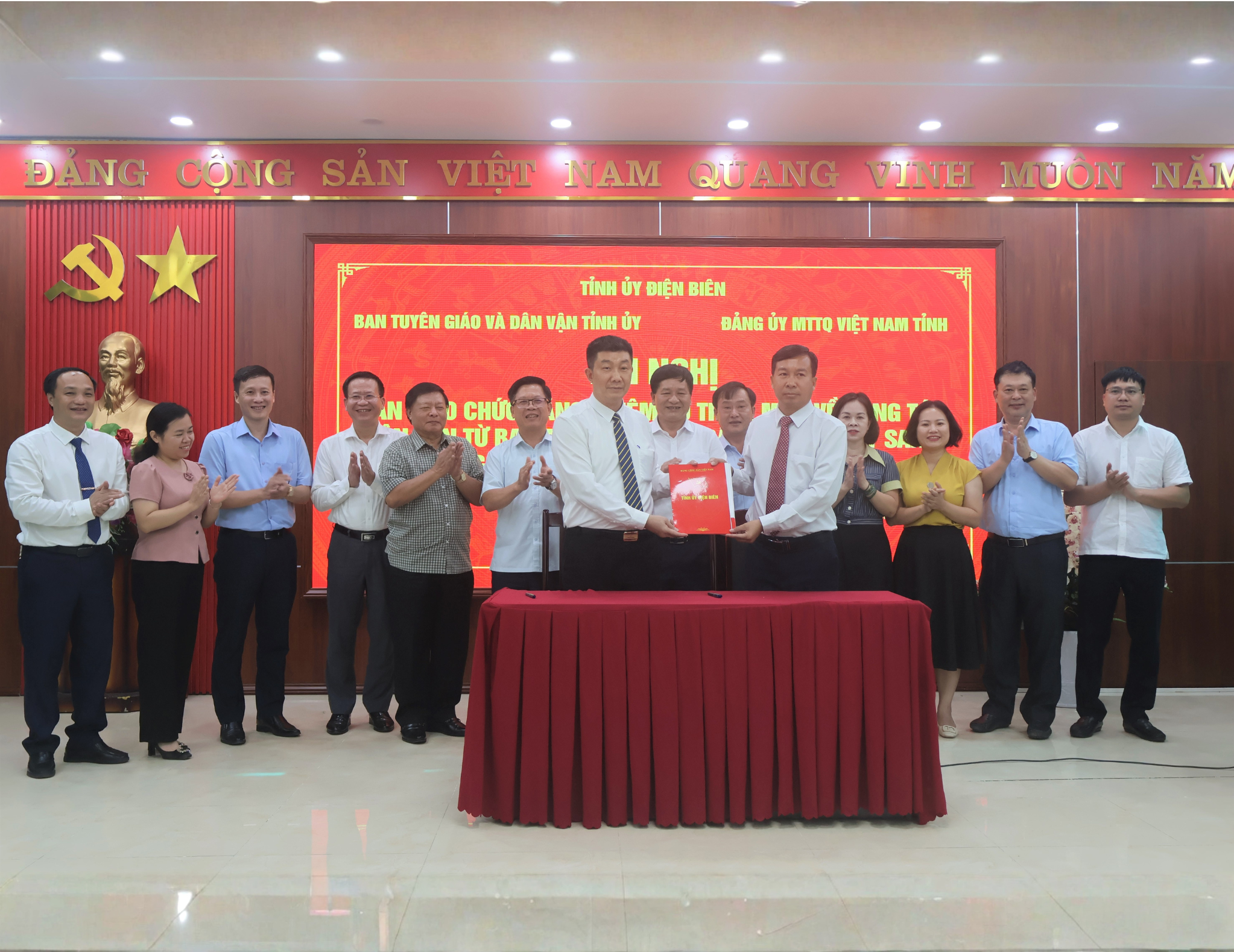 Bàn giao nhiệm vụ tham mưu công tác Dân vận