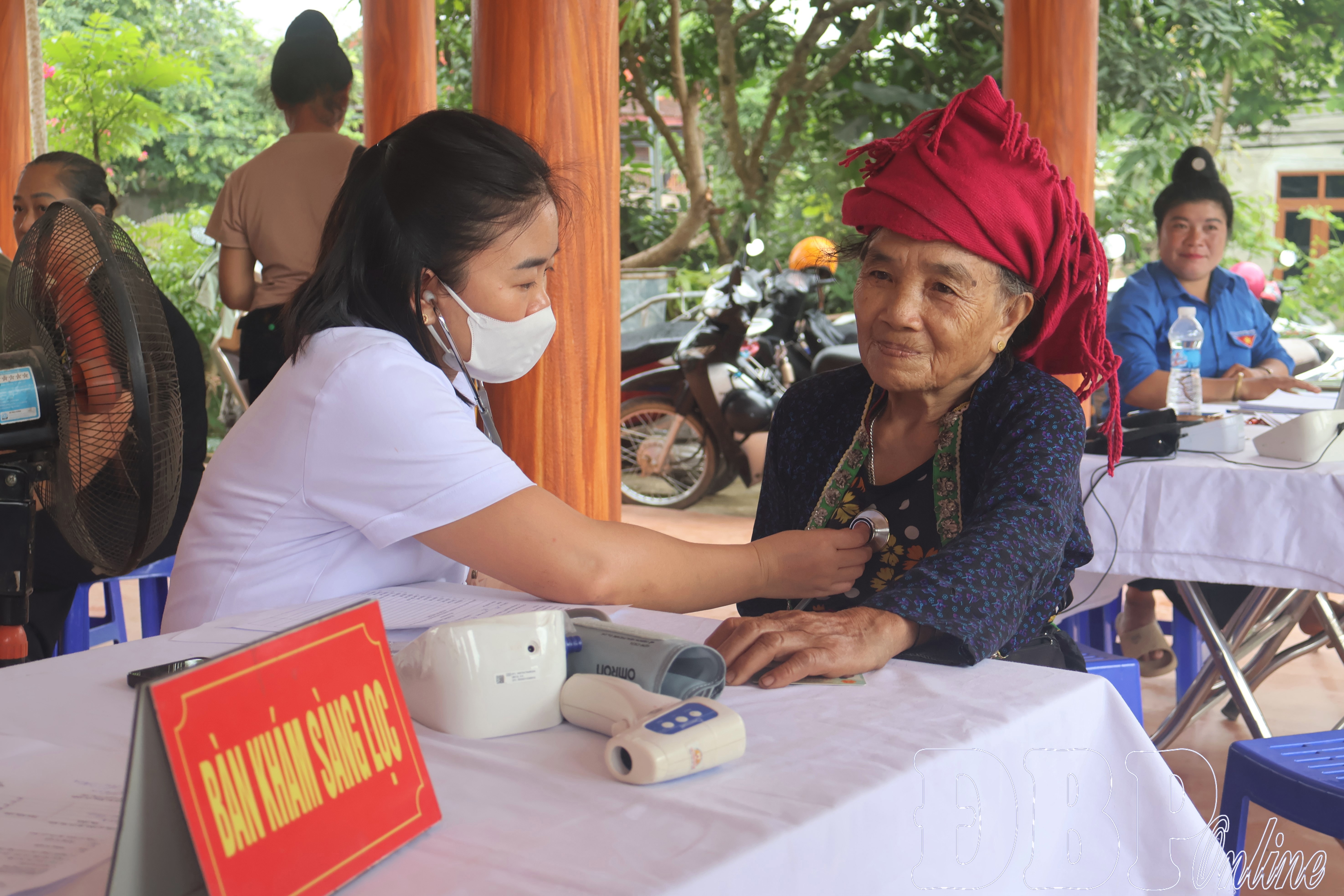 Khám sức khỏe miễn phí: Gỡ khó từ cơ sở