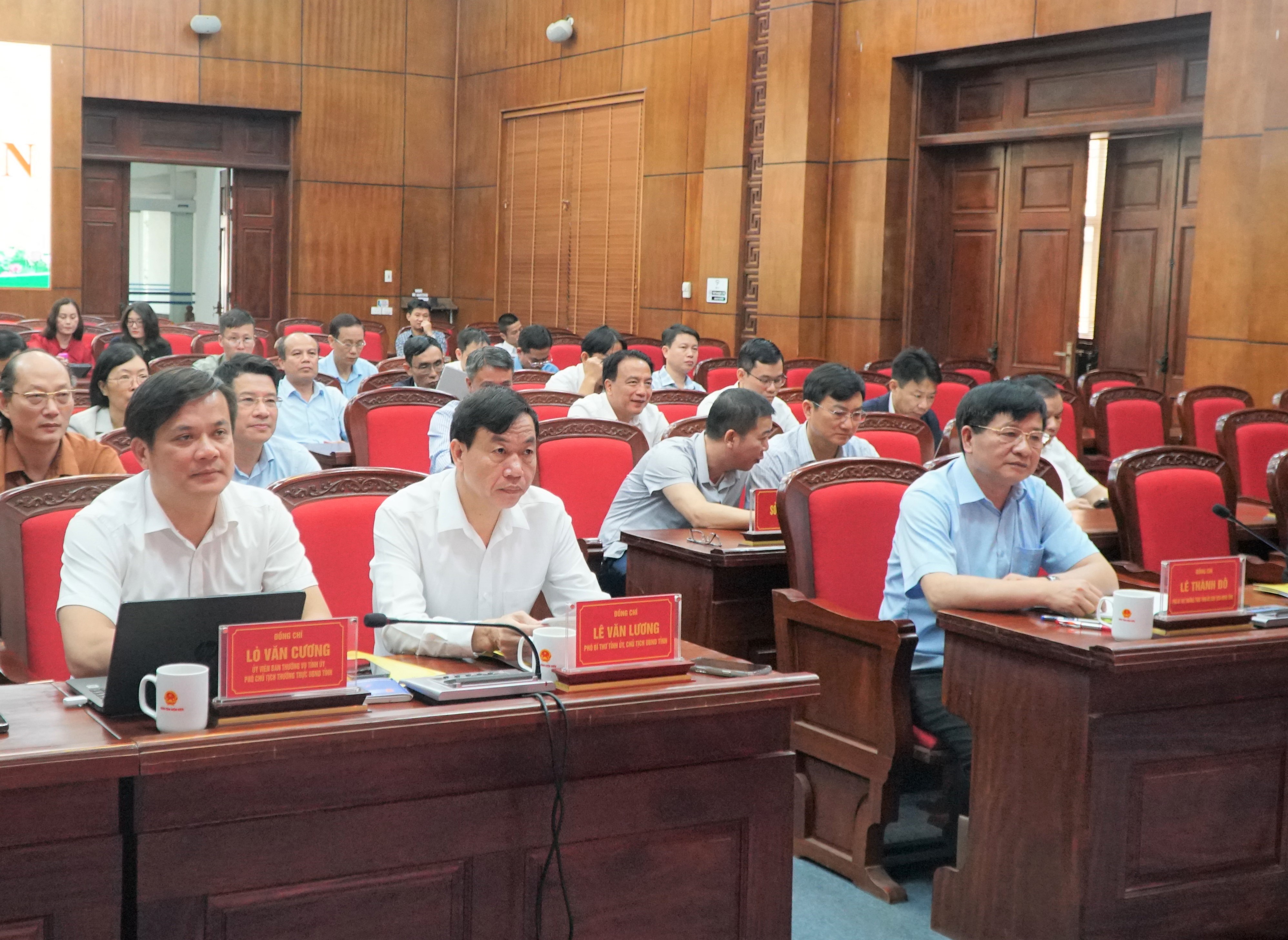 Thủ tướng Chính phủ yêu cầu giữ vững mục tiêu tăng trưởng 2 con số