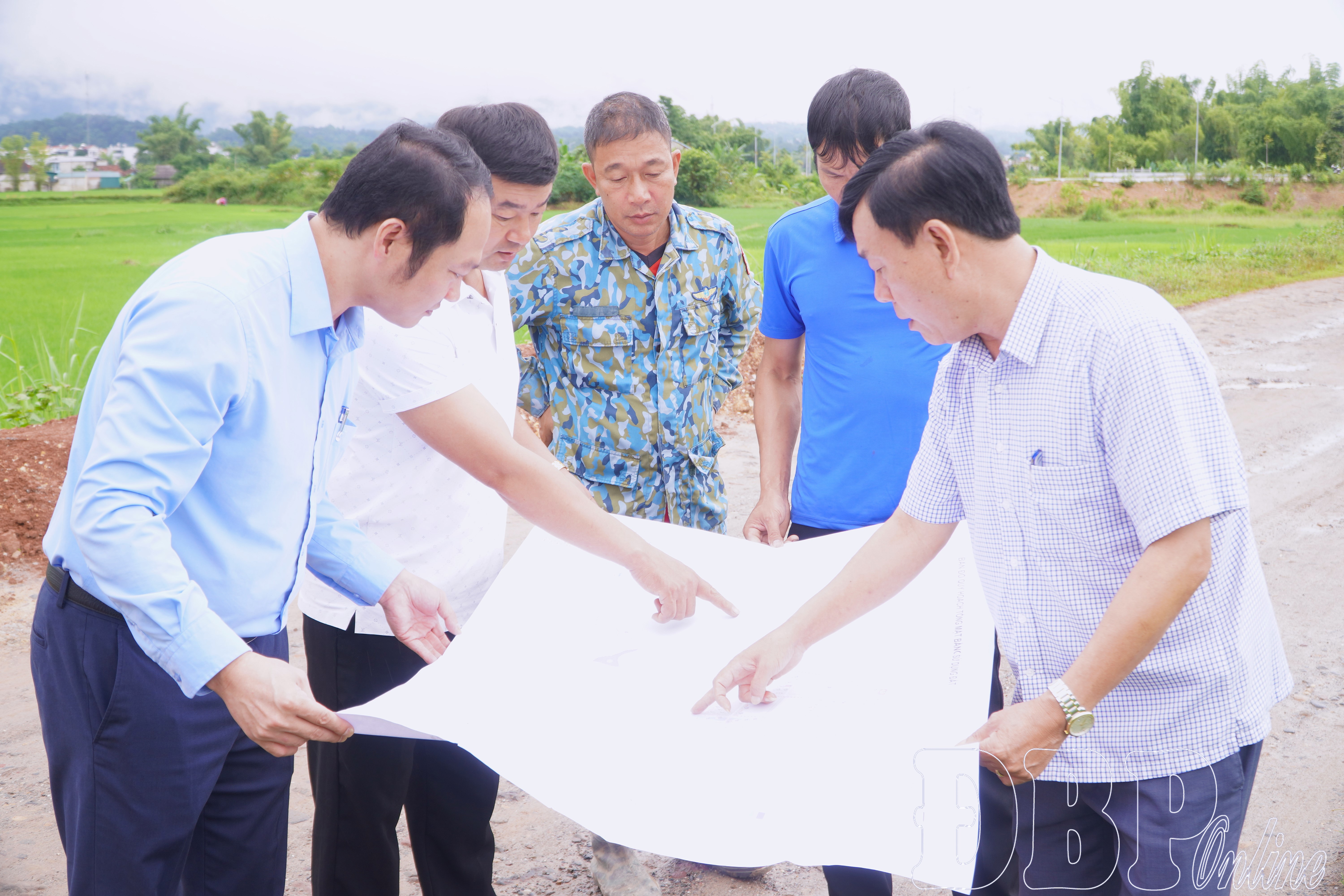 Thêm động lực cho công chức cơ sở