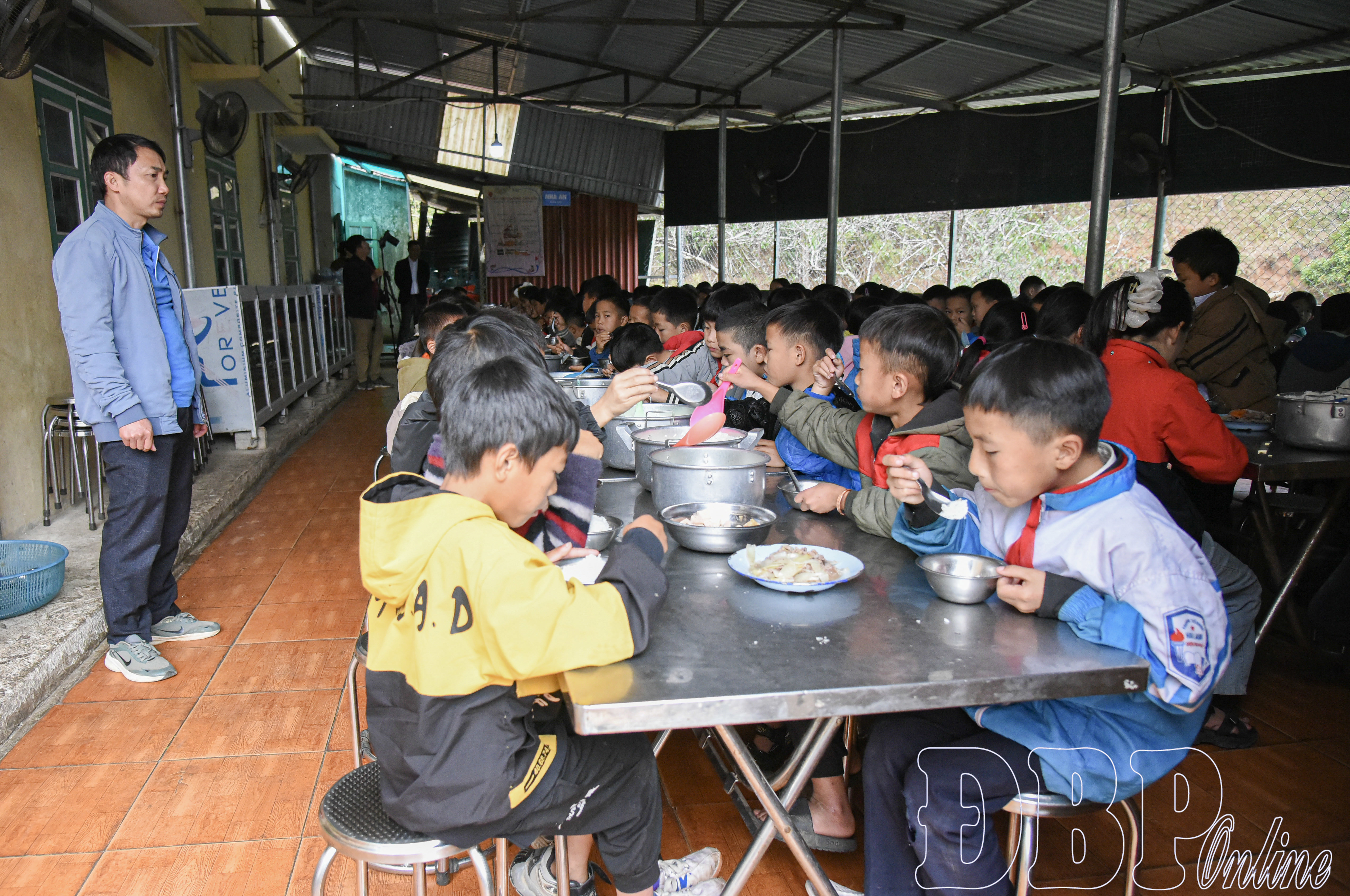 “Gần hơn những con đường đến trường”
