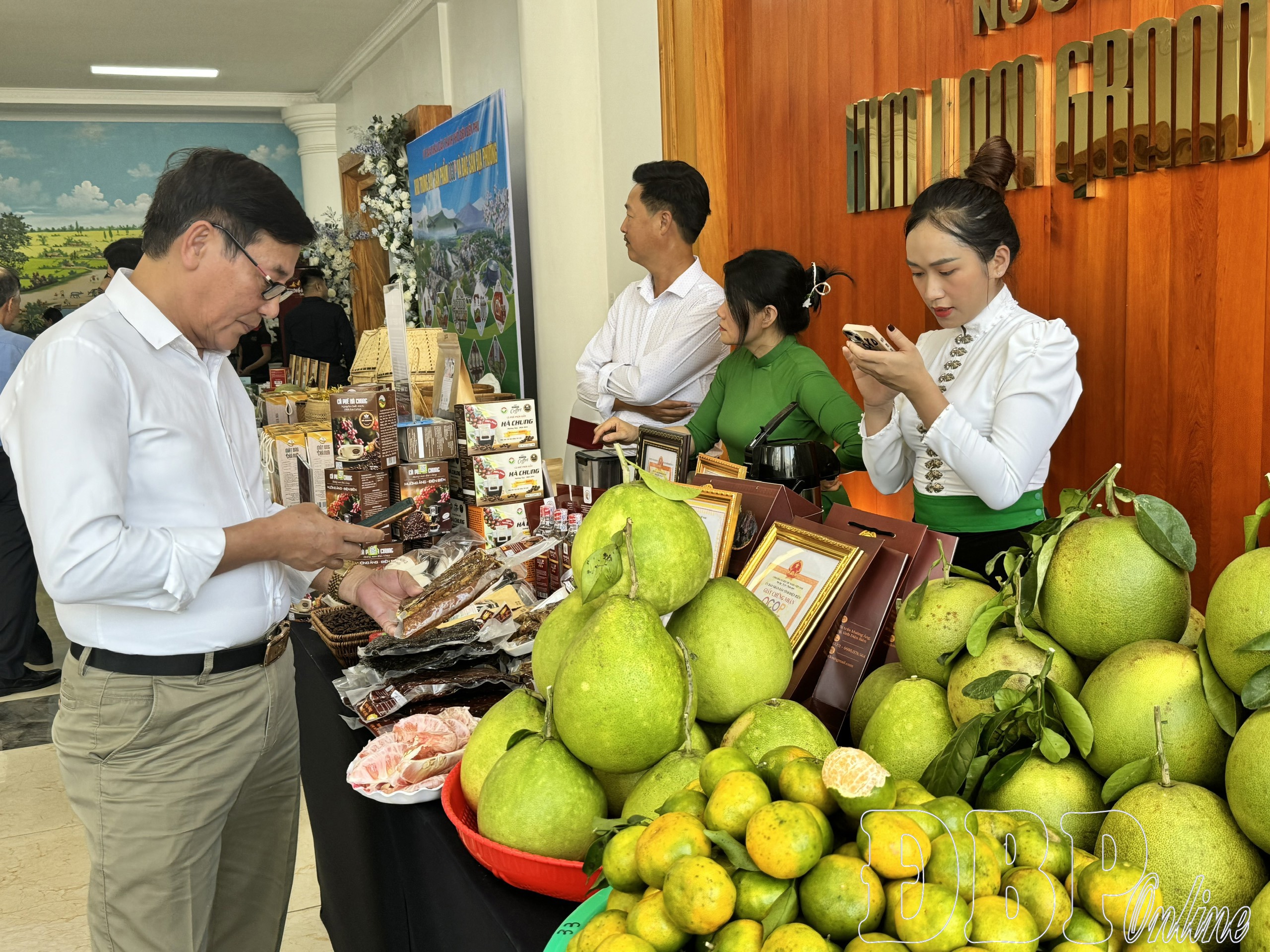 Đẩy mạnh phát triển thương mại điện tử