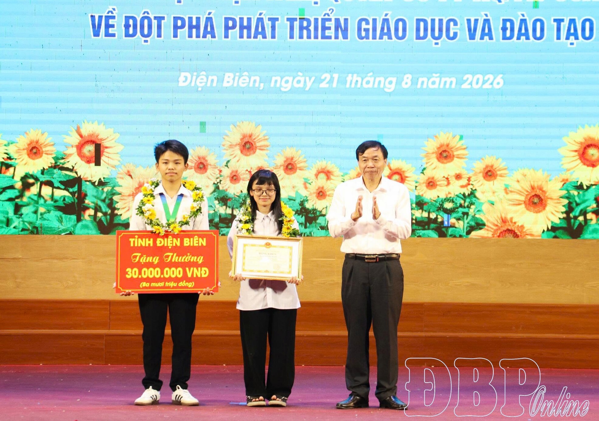 Bài 2: Dấu son trên bảng vàng thủ khoa