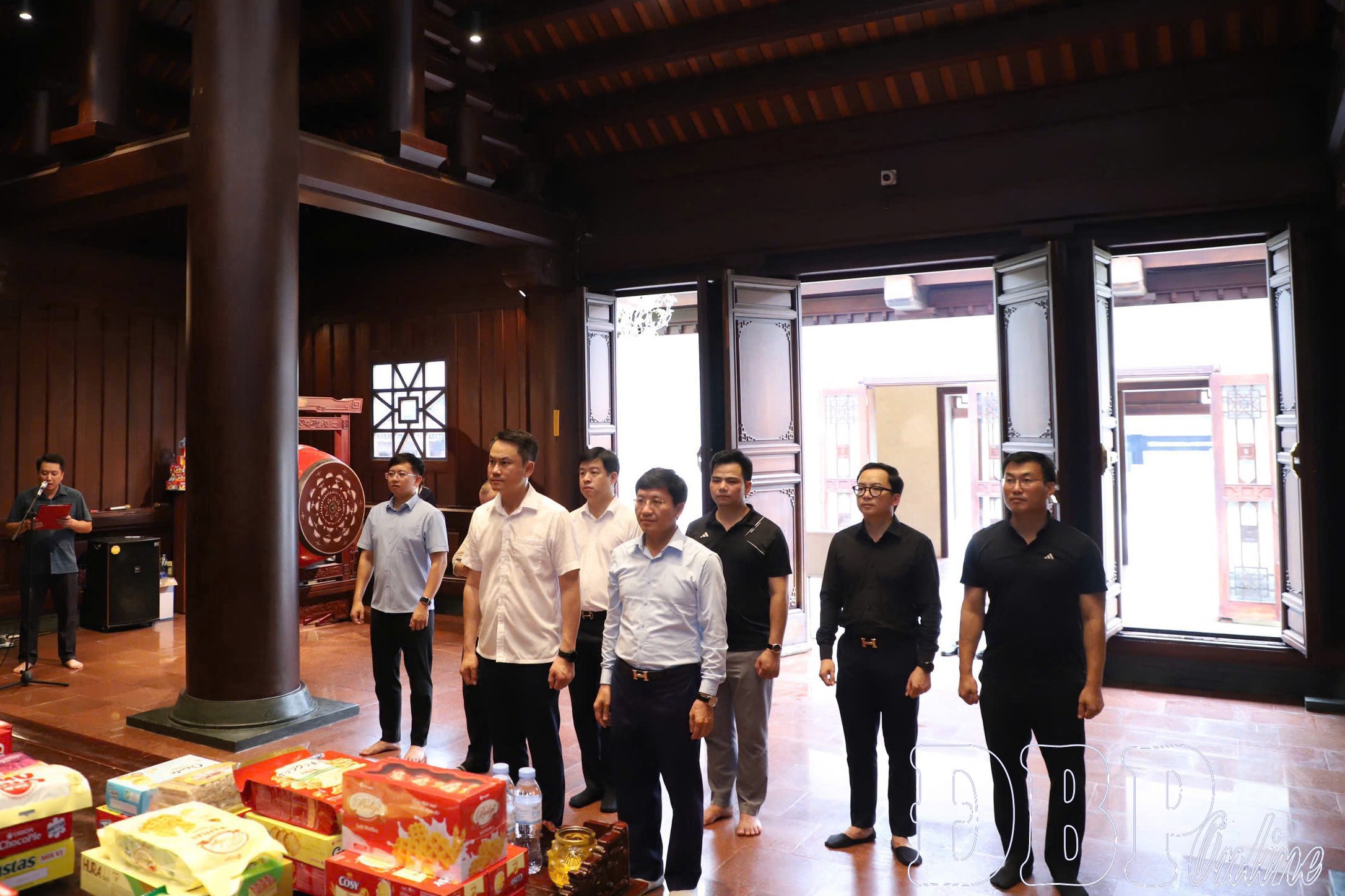 Đoàn công tác Trung ương Đoàn dâng hương tưởng niệm Chủ tịch Hồ Chí Minh và tri ân các anh hùng liệt sĩ