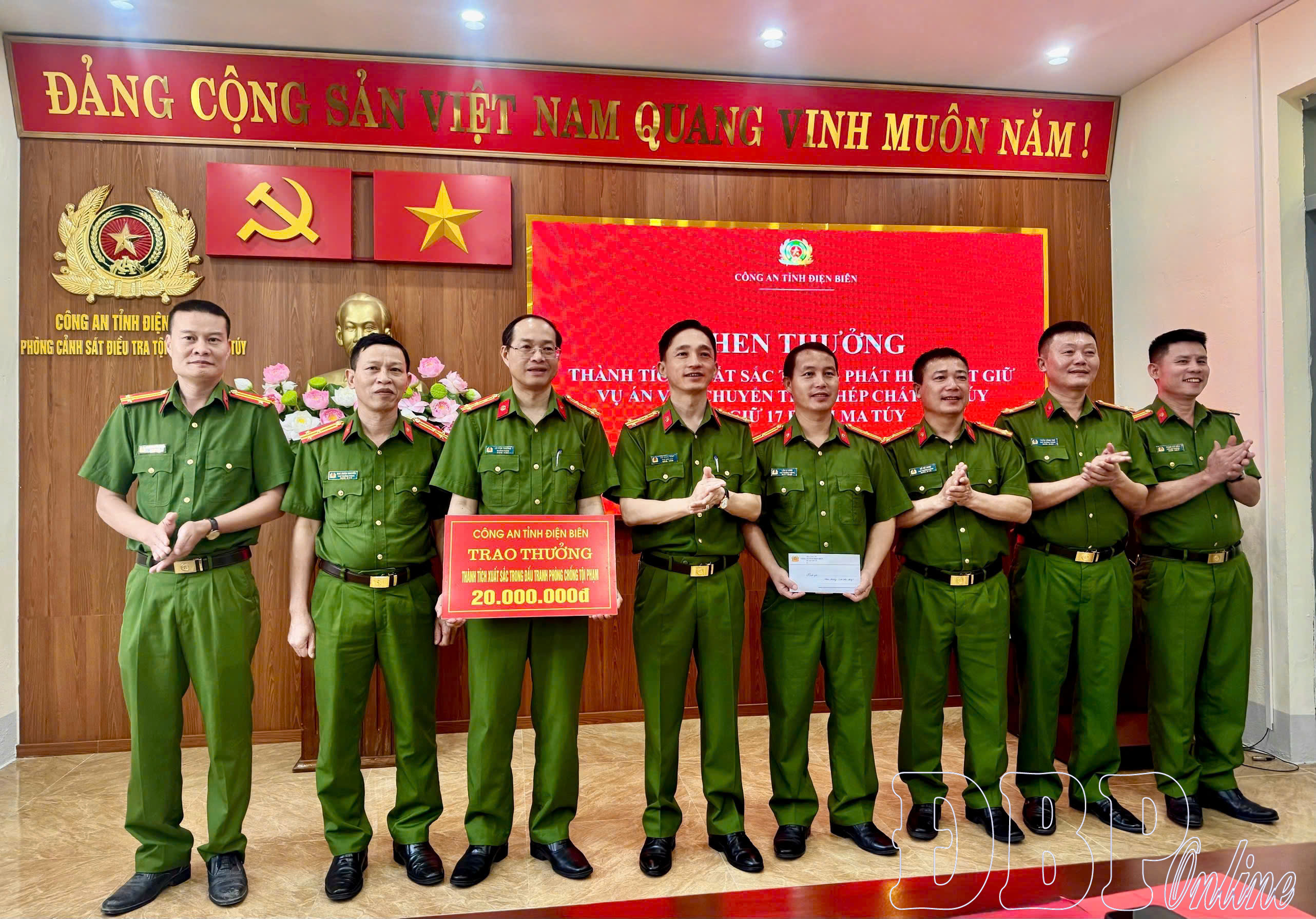 Khen thưởng lực lượng phá thành công chuyên án thu giữ 17 bánh ma túy
