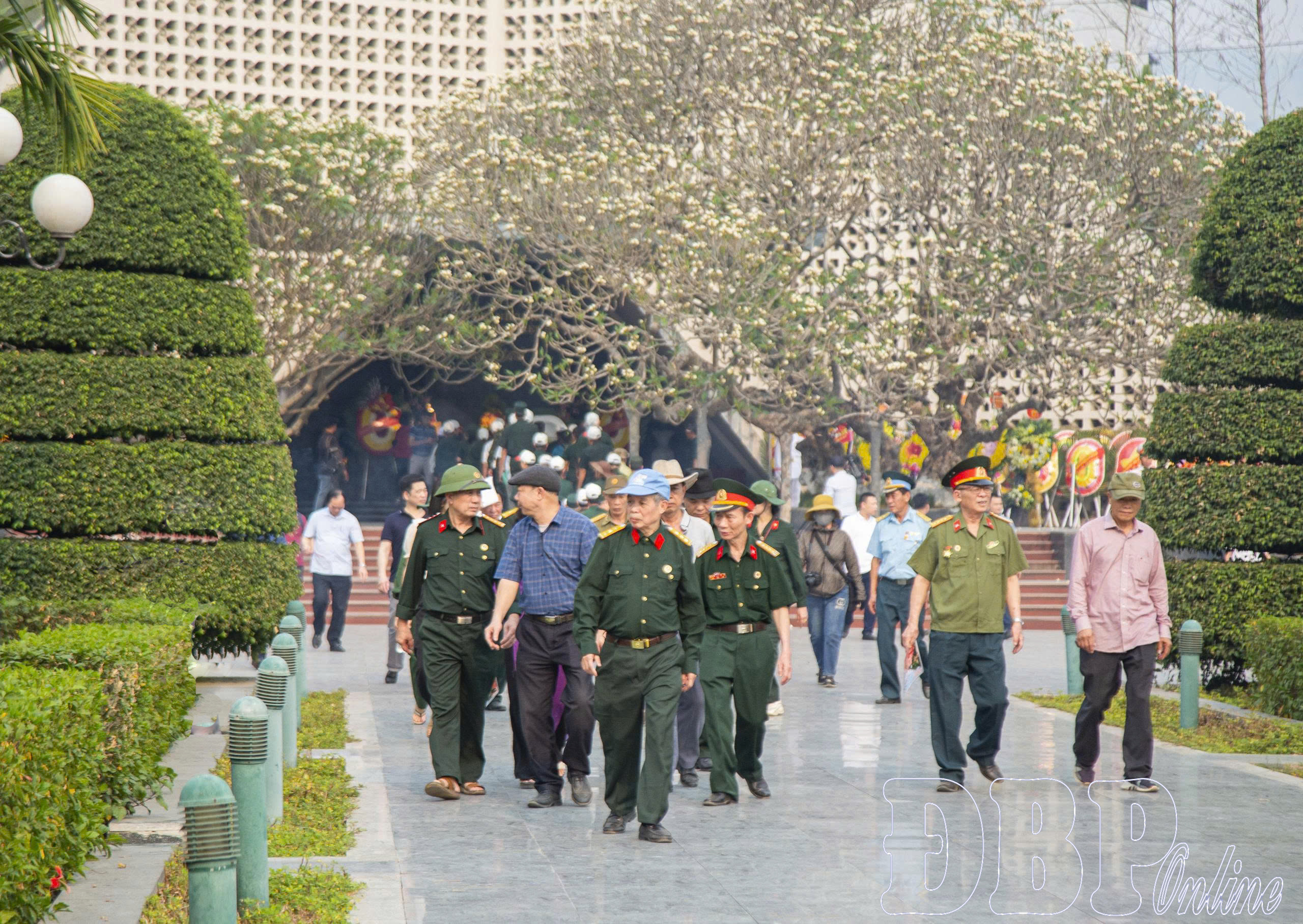 Trọn nghĩa tri ân