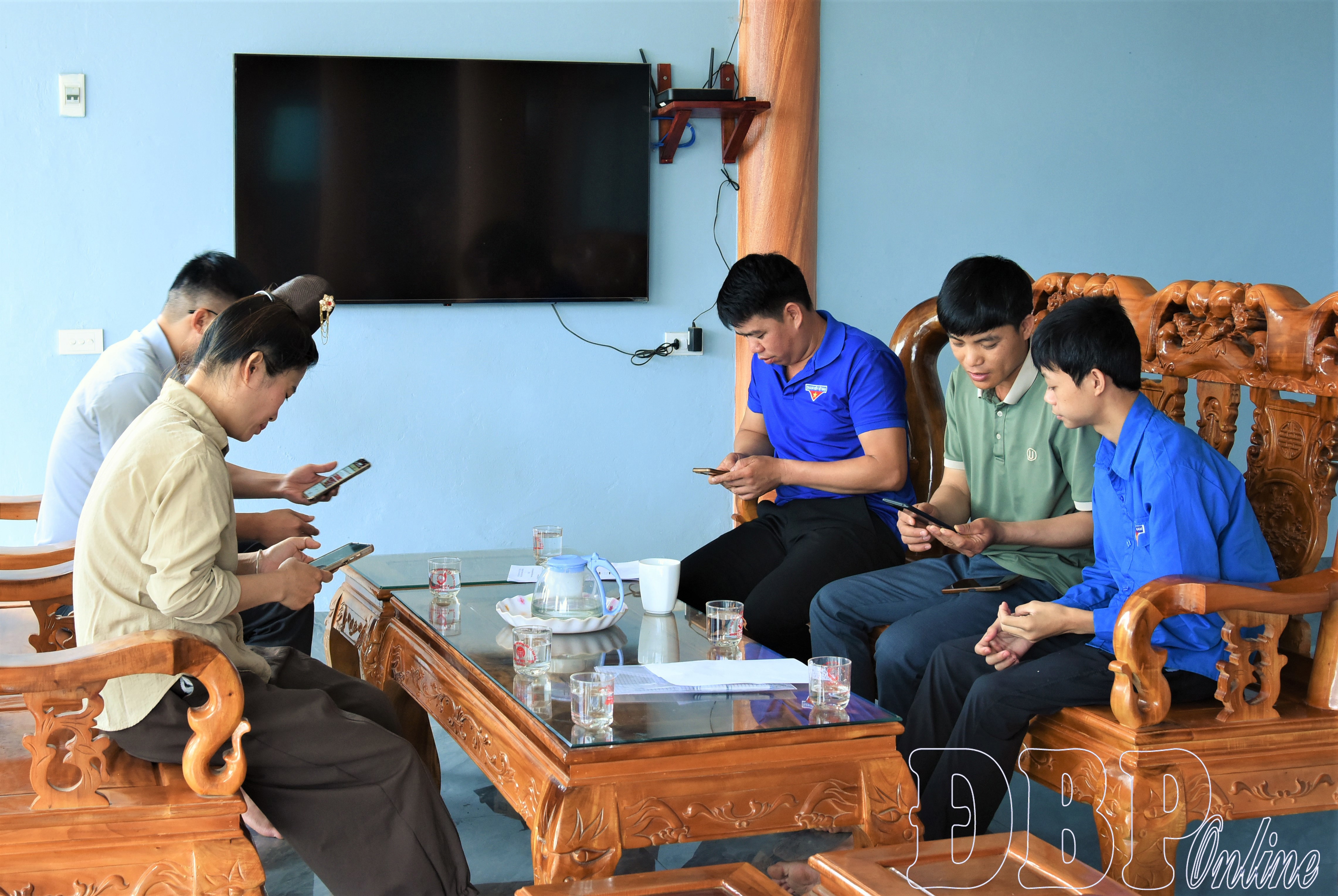 Những “cánh tay số” đưa công nghệ đến gần dân