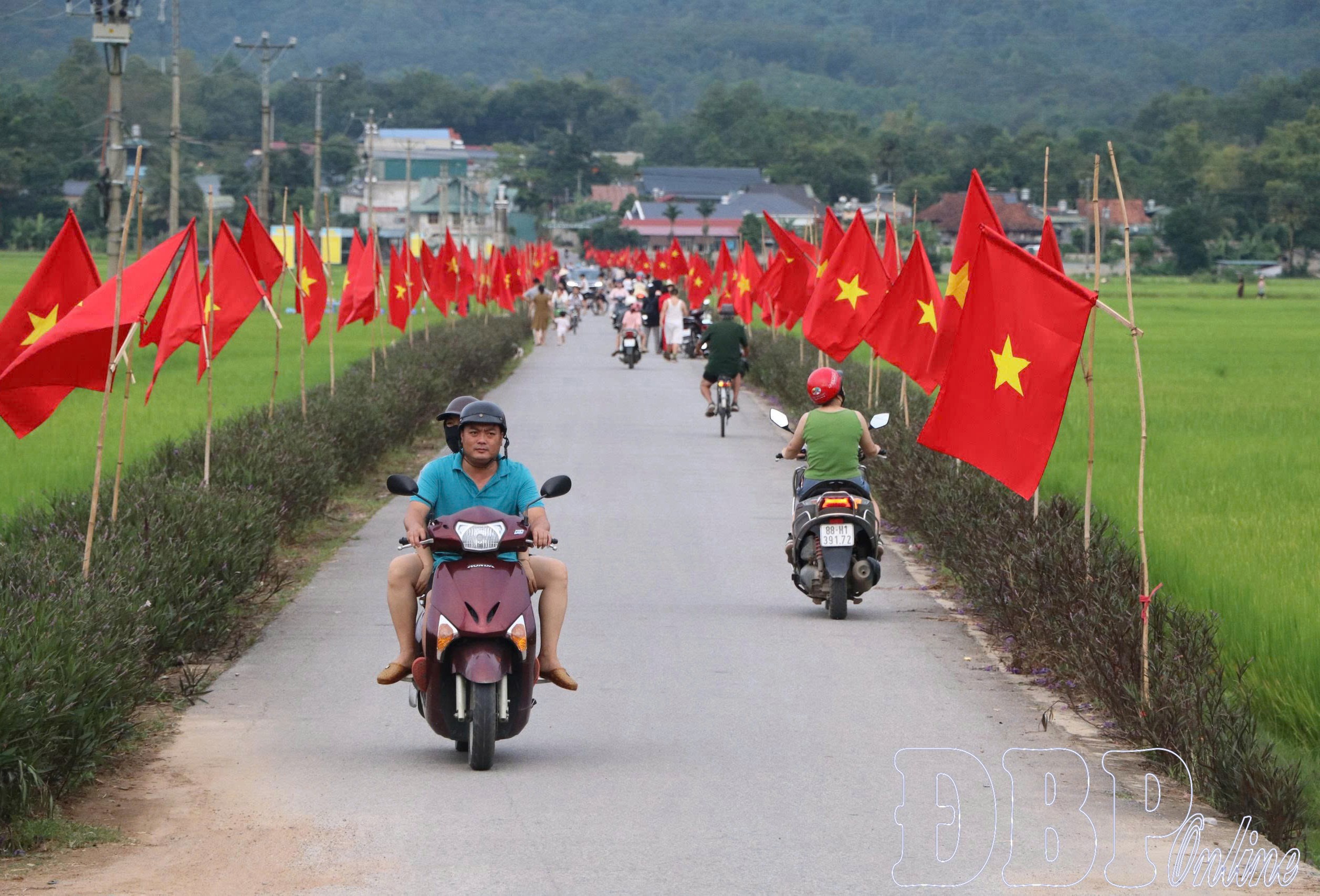 Vững bước dưới cờ Đảng