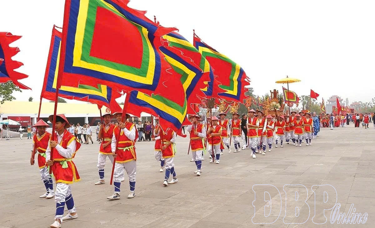 Hướng về Đất Tổ