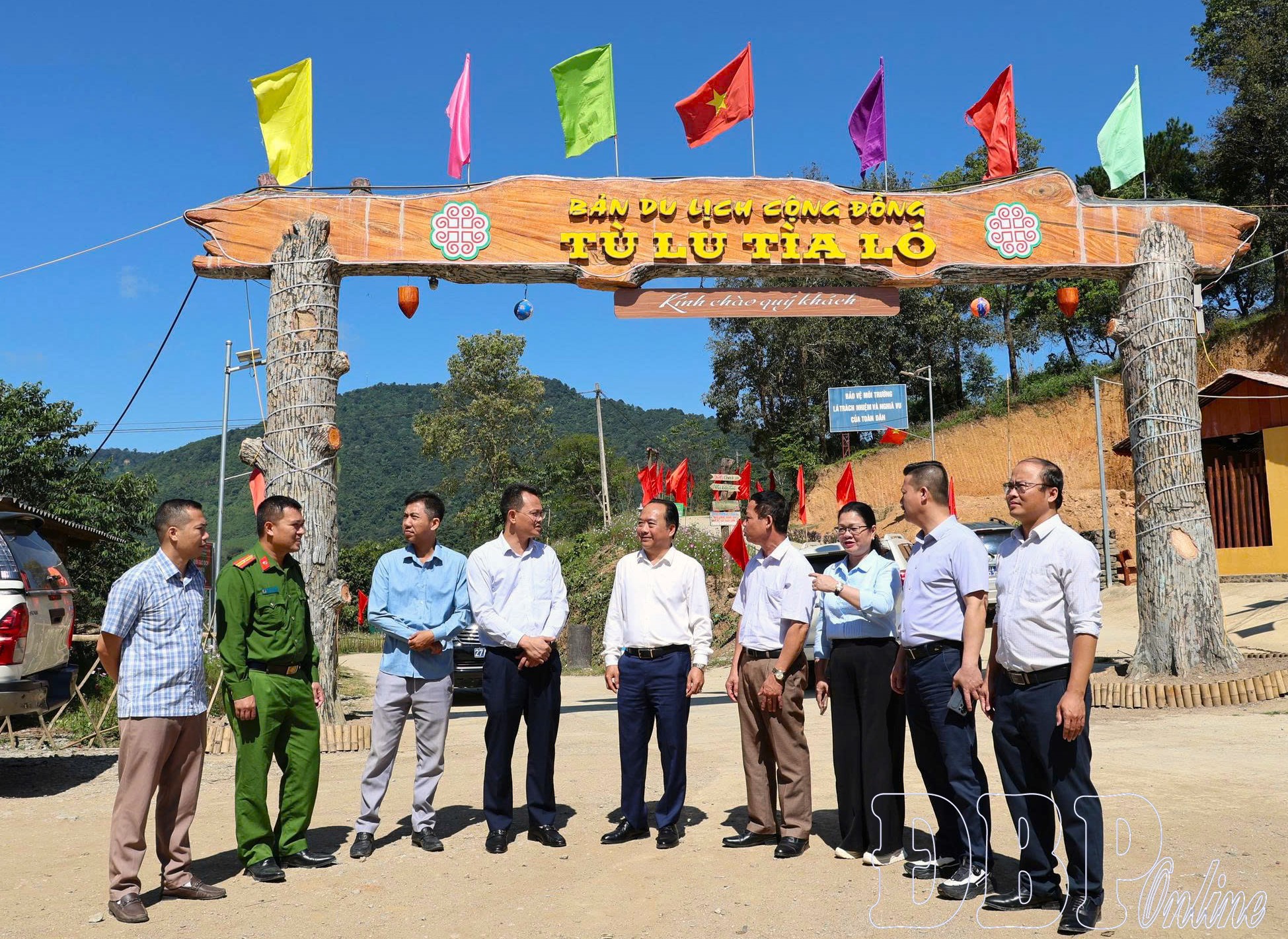 Phó Chủ tịch UBND tỉnh Nguyễn Minh Phú kiểm tra công tác tổ chức Ngày hội Văn hóa dân tộc Mông