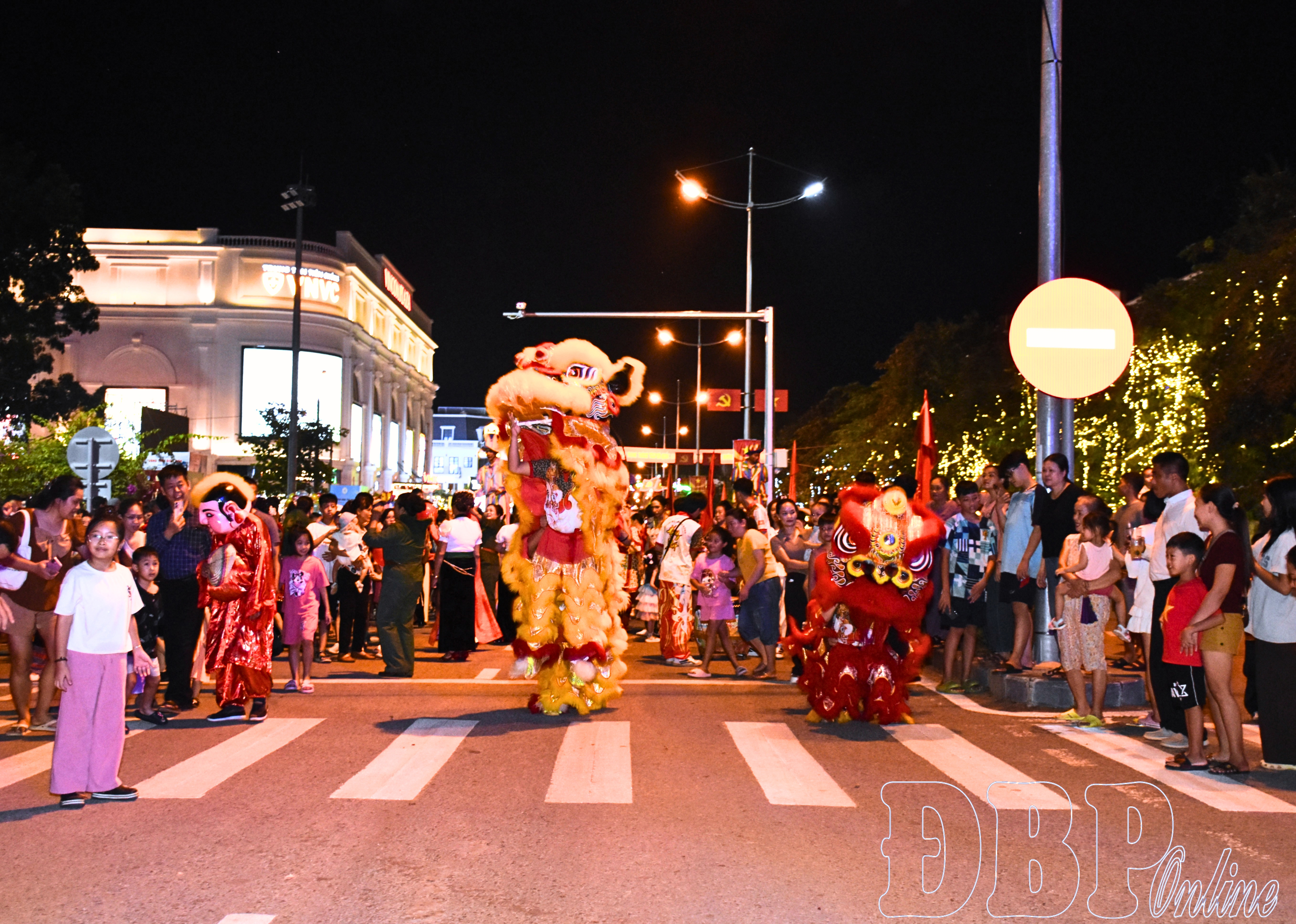 Rộn ràng Carnaval “Vũ điệu đường phố”