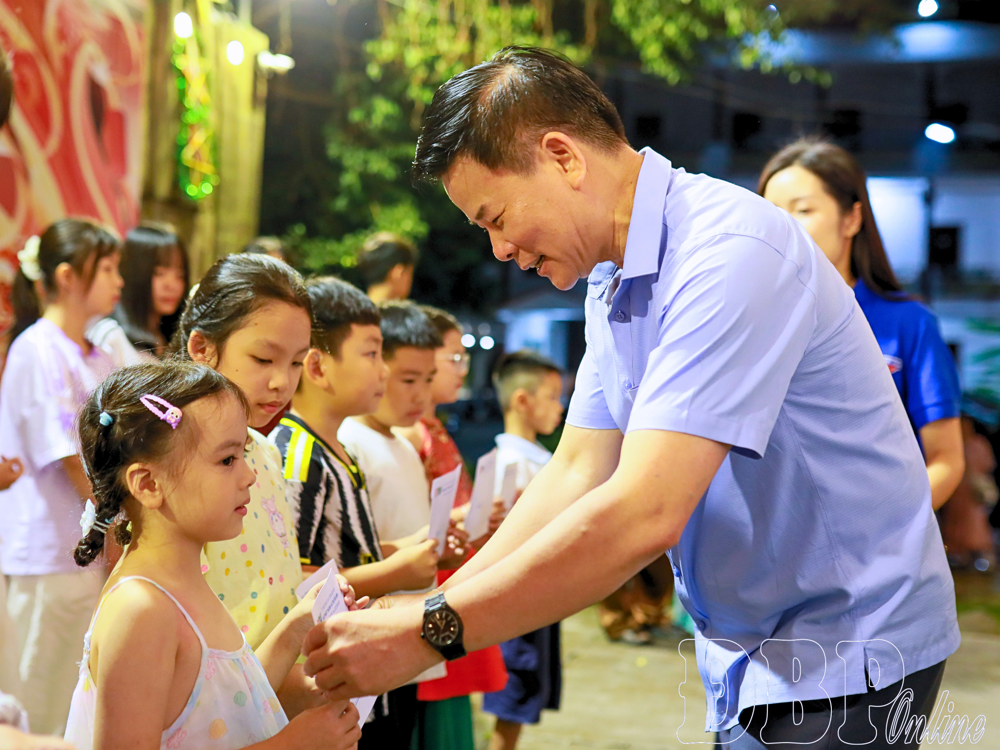  Báo và phát thanh, truyền hình Điện Biên vui Tết Trung thu