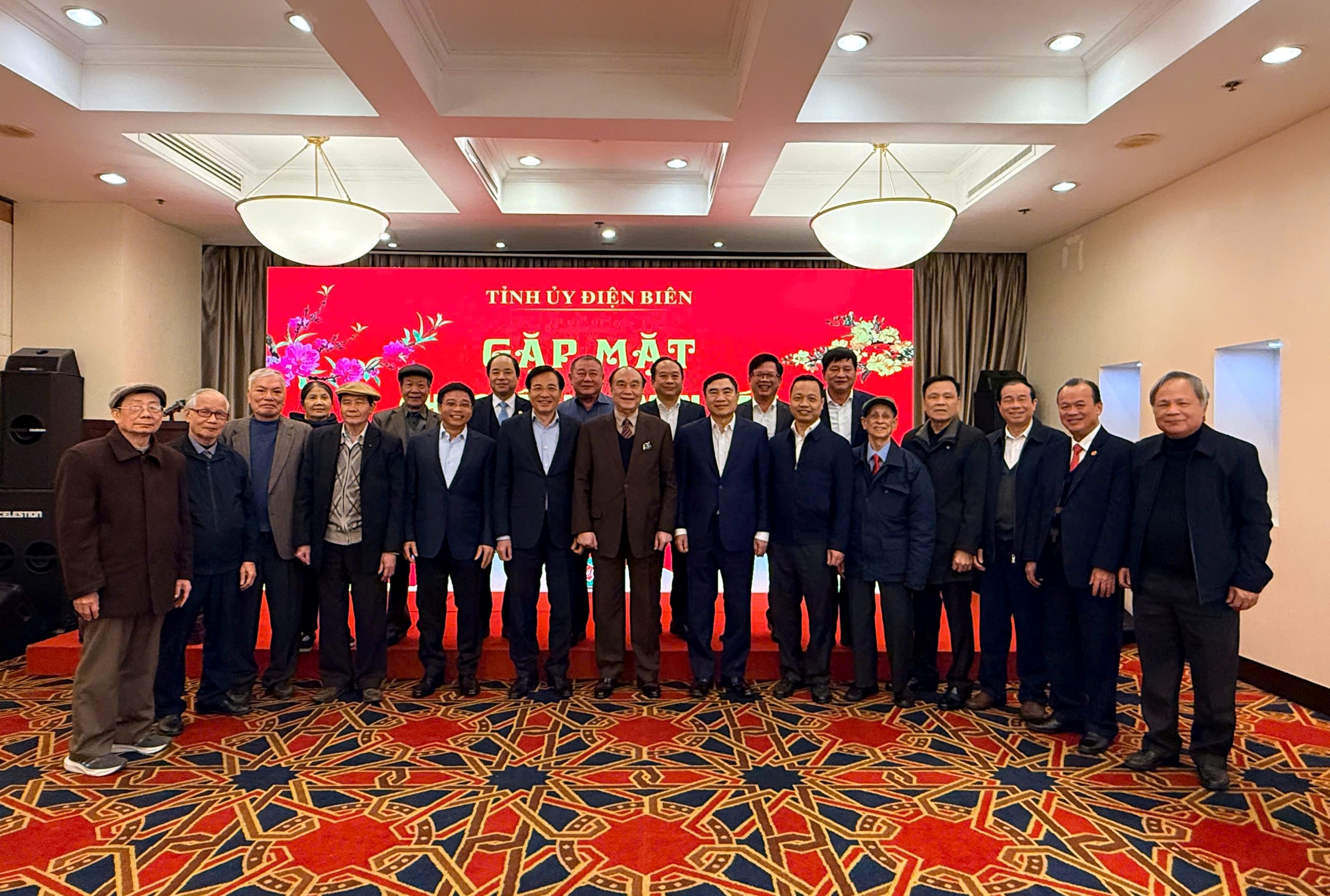 Tỉnh ủy gặp mặt các đồng chí nguyên lãnh đạo tỉnh tại Hà Nội