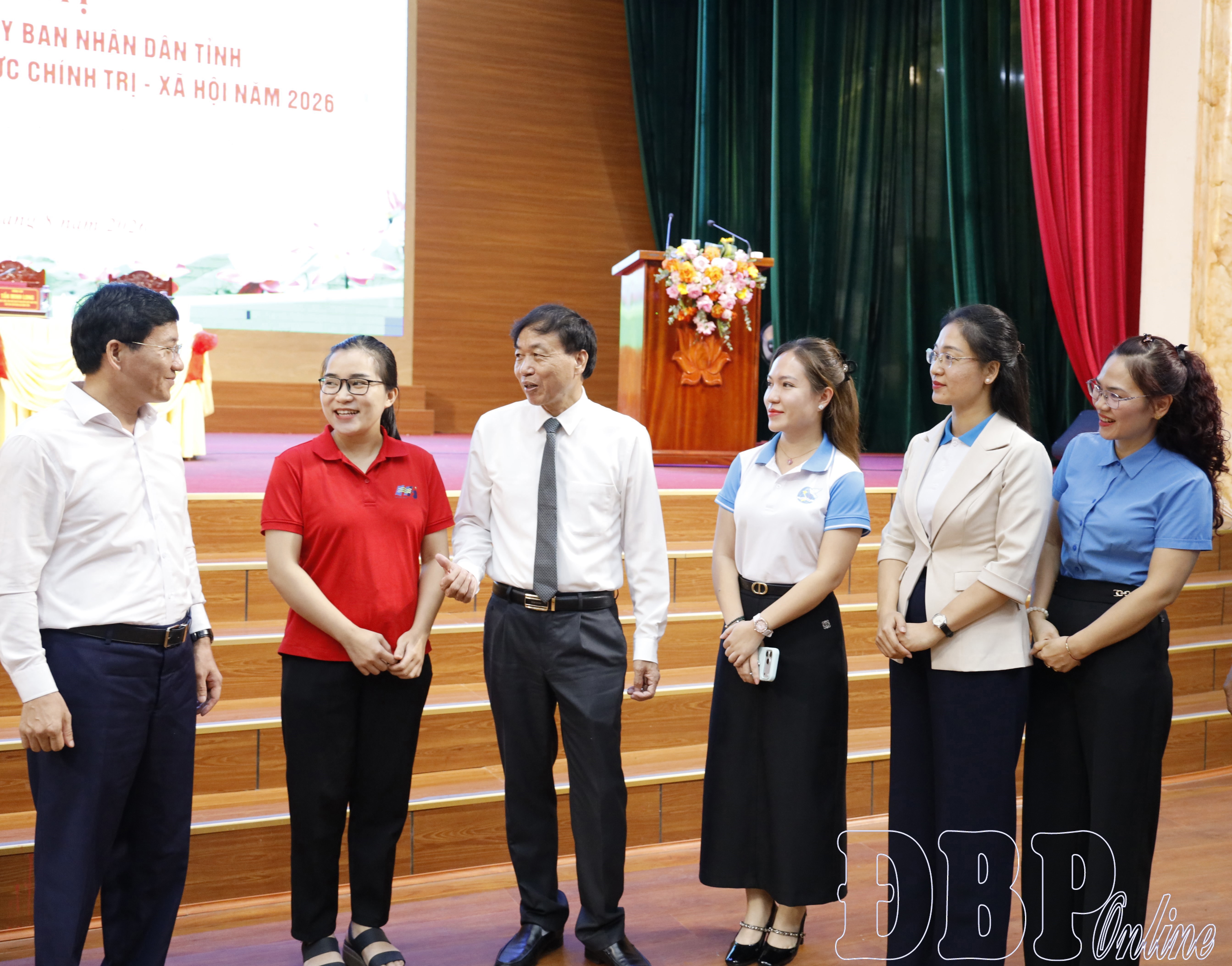 Chủ tịch UBND tỉnh Lê Văn Lương đối thoại với hội viên tổ chức chính trị - xã hội