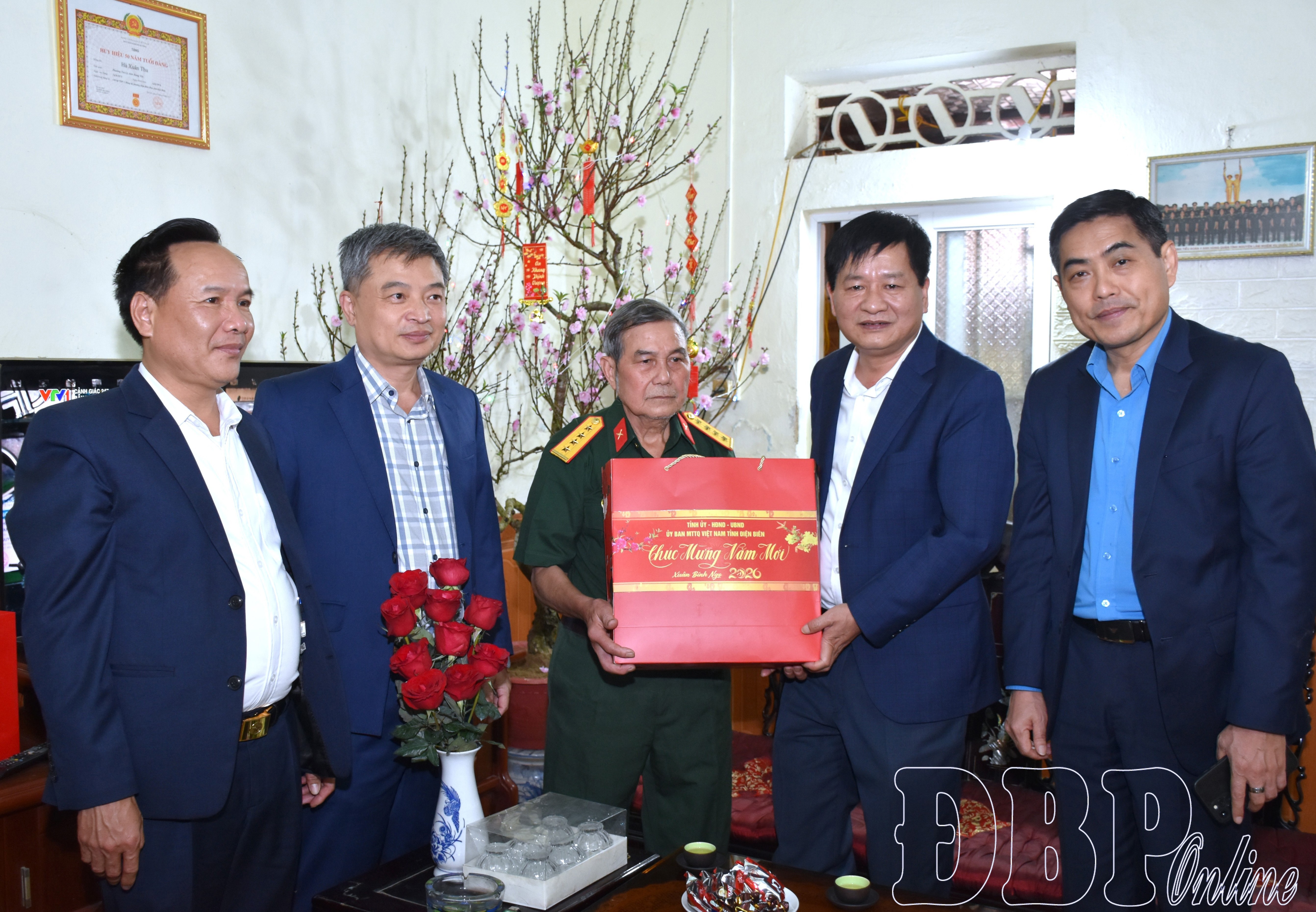 Phó Bí thư Thường trực Tỉnh ủy Lê Thành Đô chúc tết gia đình chính sách