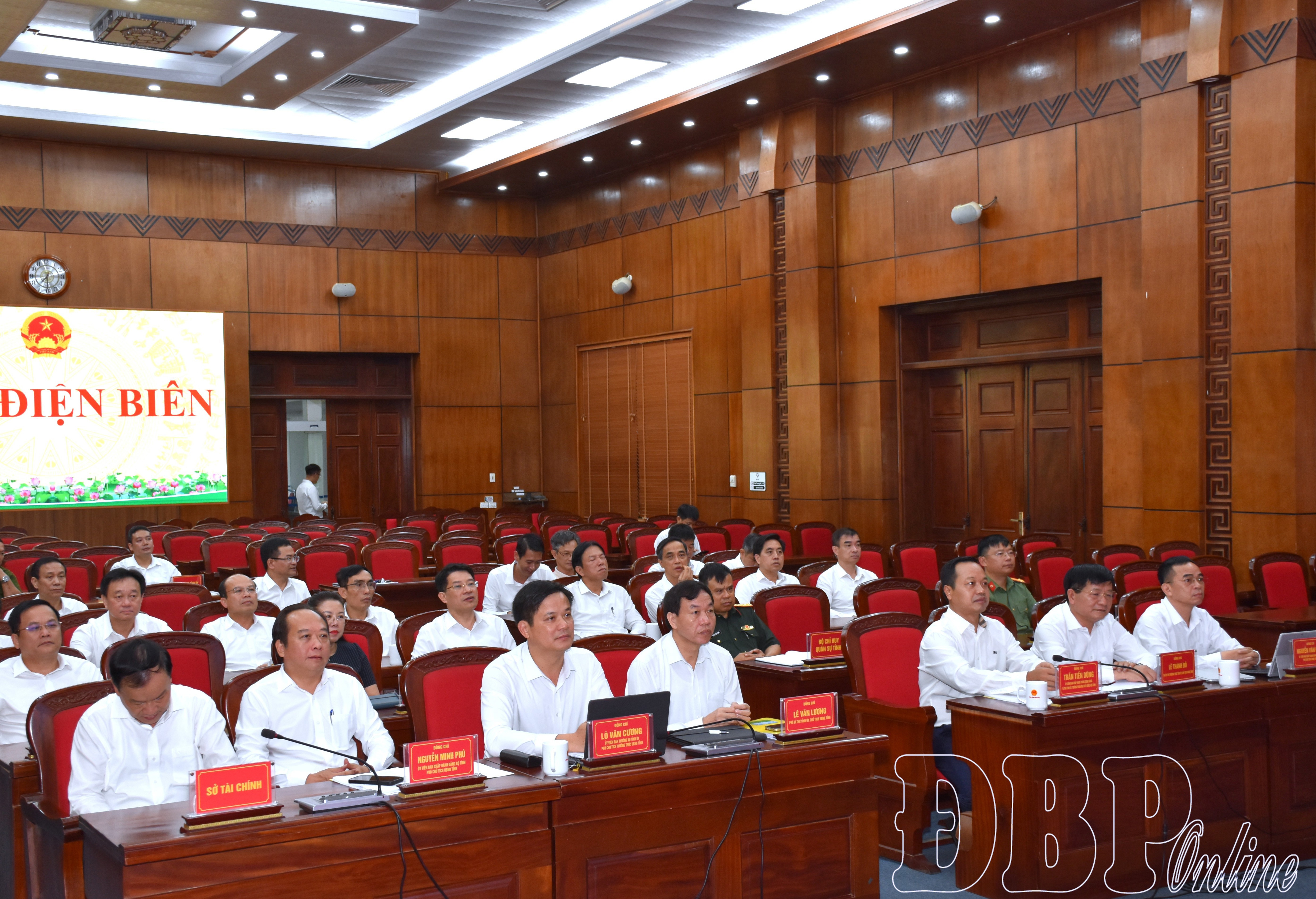 Chính phủ họp phiên thường kỳ tháng 6 và hội nghị trực tuyến với các địa phương