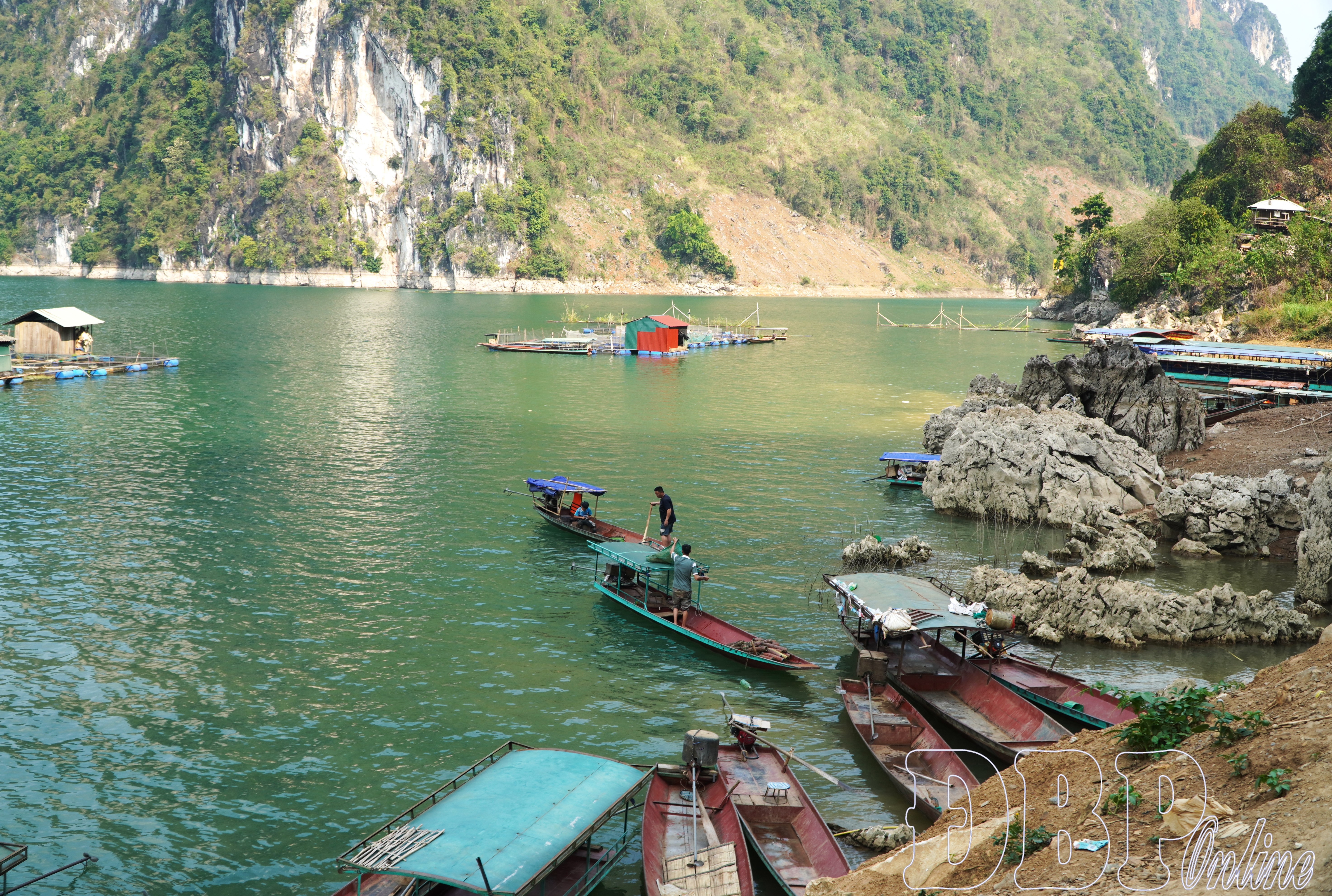 Nhịp sống bên dòng sông Đà
