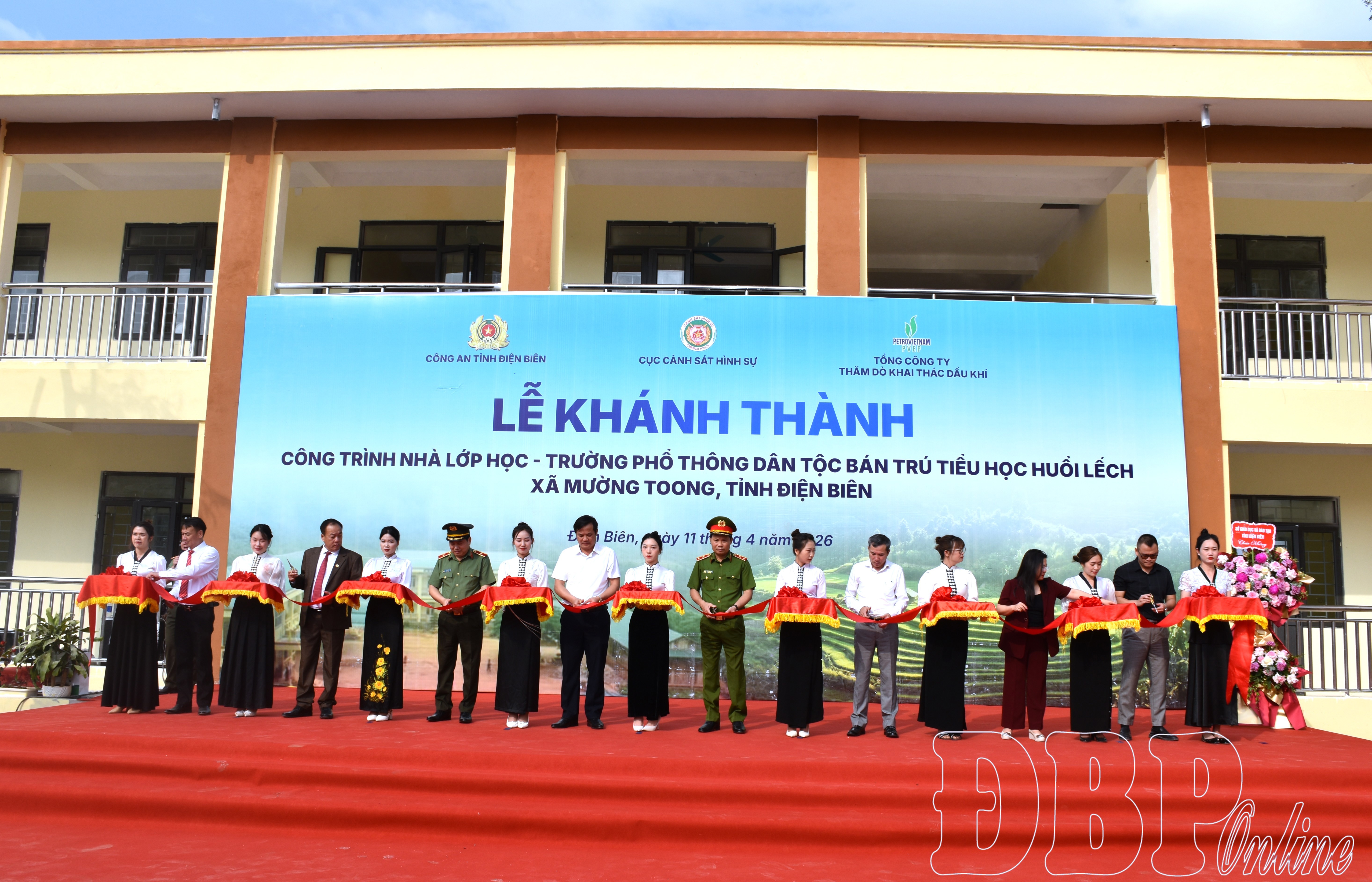 Khánh thành nhà lớp học Trường PTDTBT Tiểu học Huổi Lếch