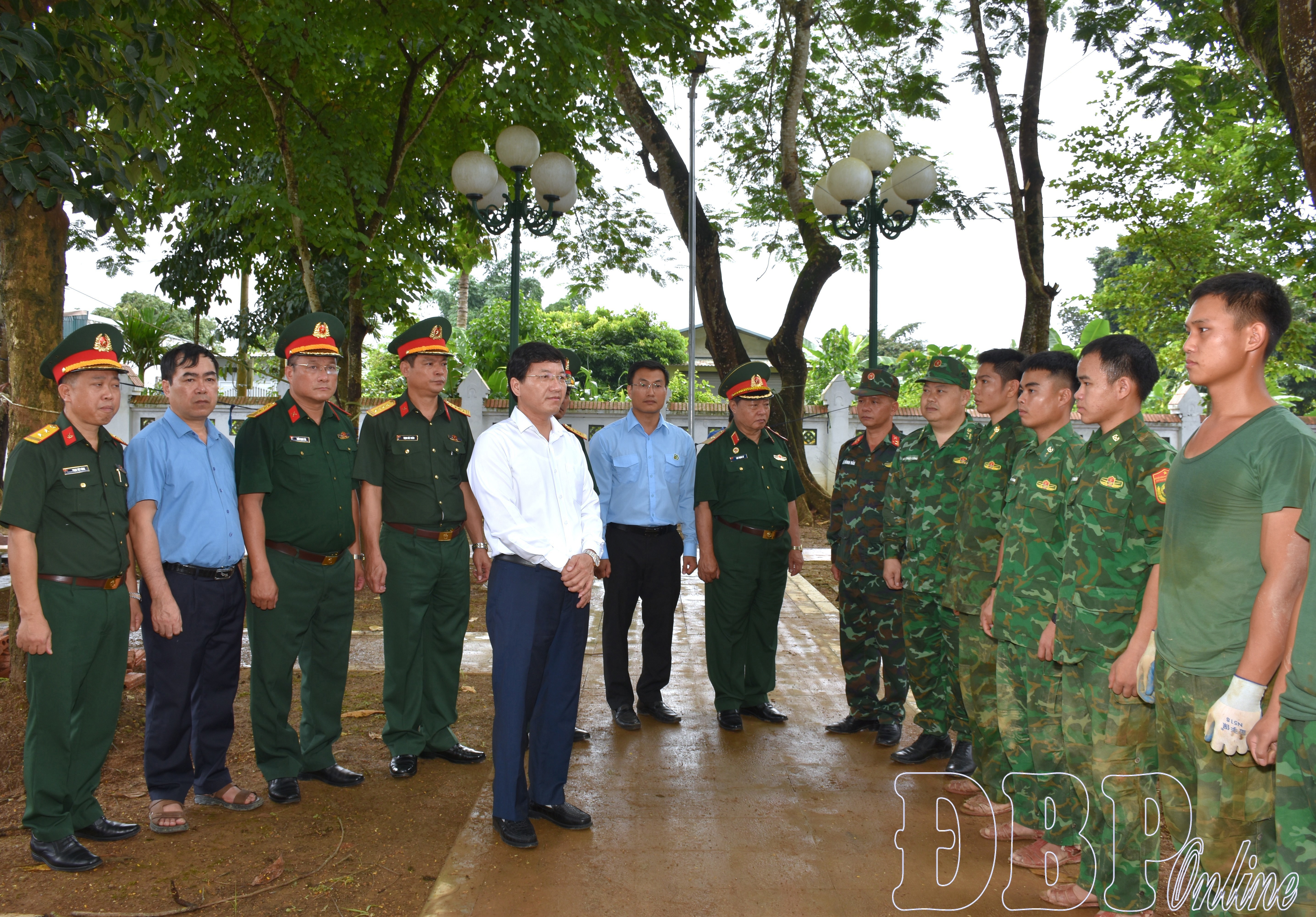 Phó Bí thư Tỉnh ủy Mùa A Vảng thăm lực lượng thực hiện Chiến dịch 500 ngày đêm 
