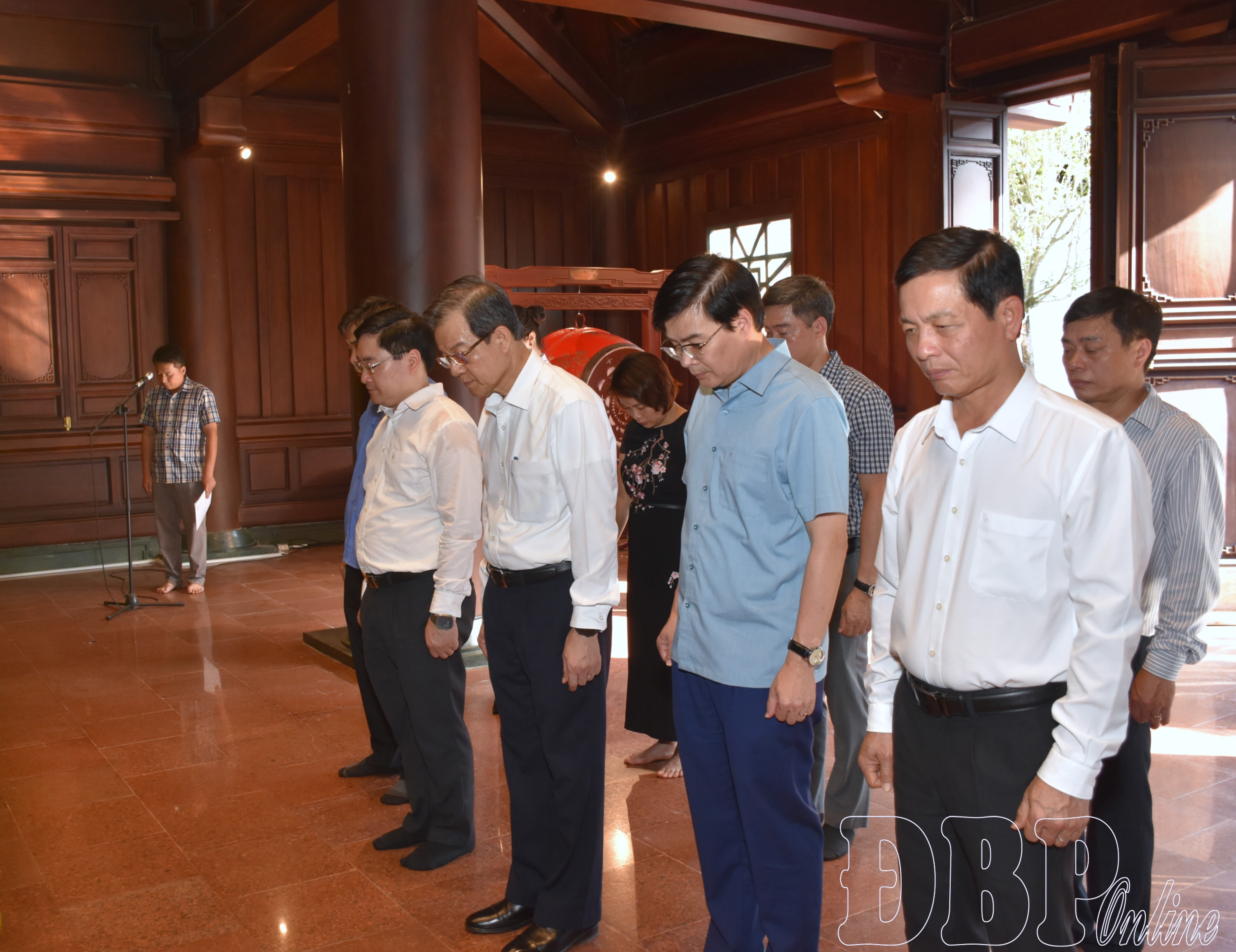 Phó Trưởng ban Nội chính Trung ương dâng hương các anh hùng liệt sĩ tại Điện Biên