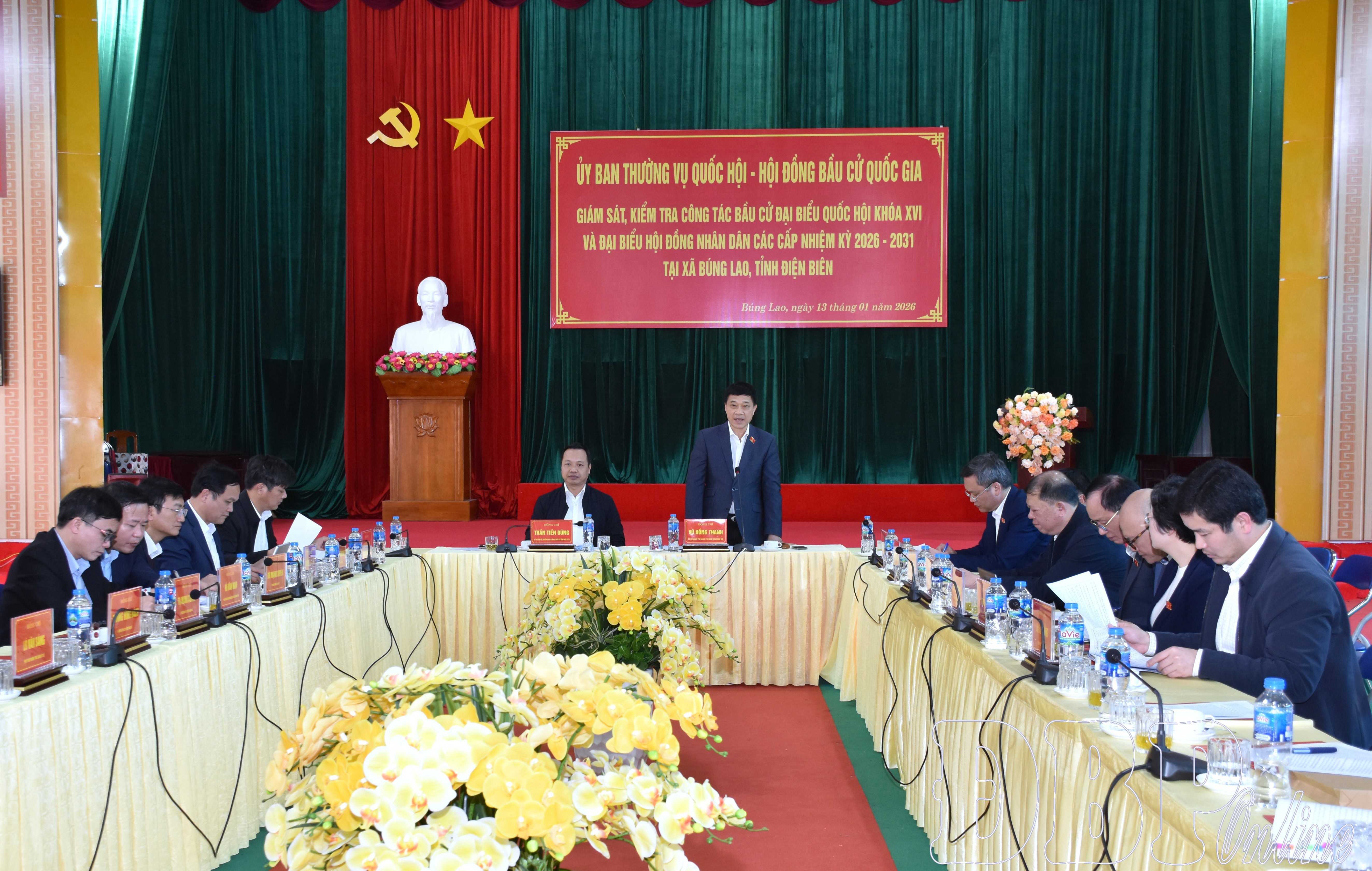 Phó Chủ tịch Quốc hội Vũ Hồng Thanh làm việc với xã Búng Lao về công tác bầu cử