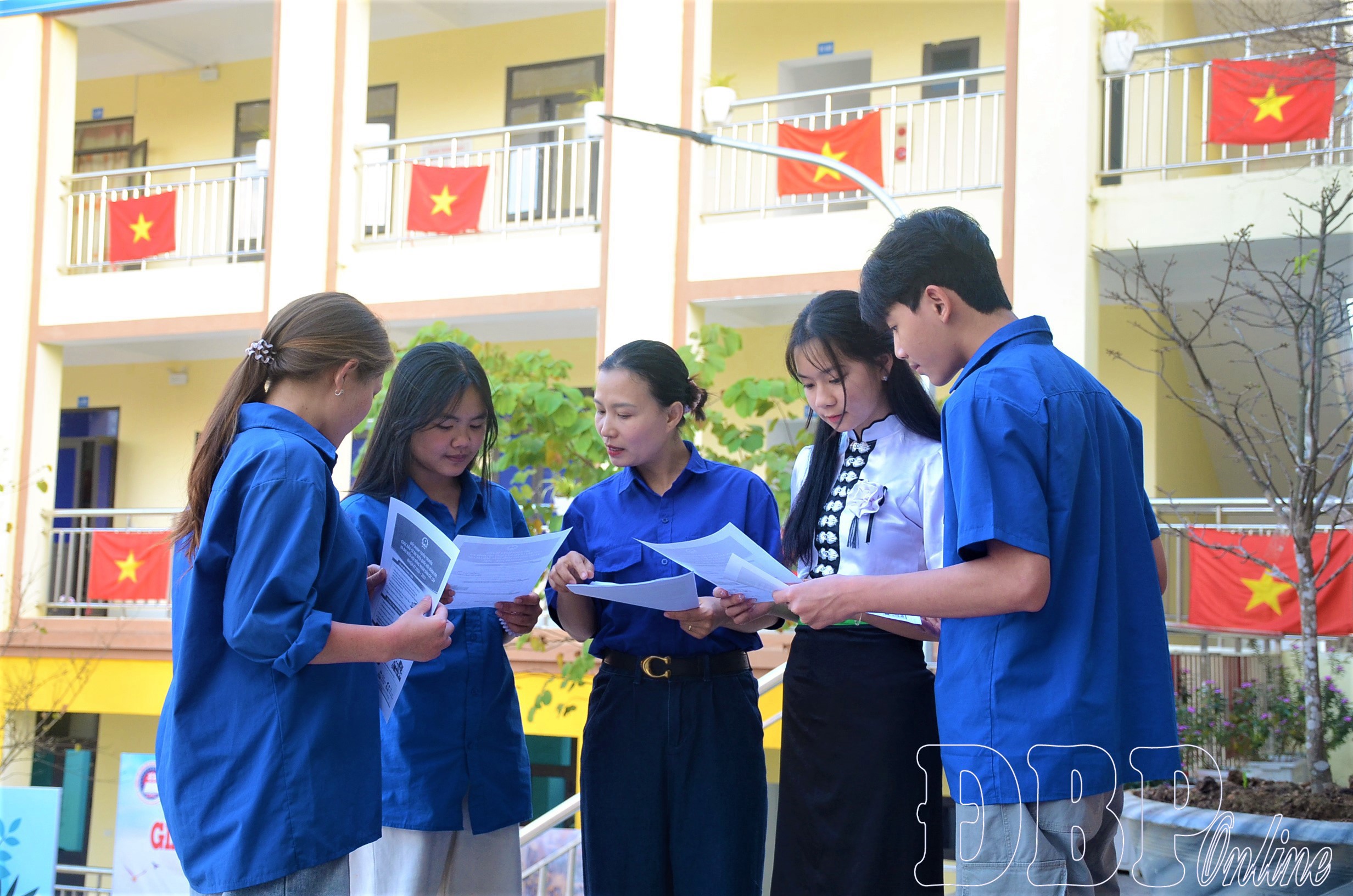 Cử tri trẻ sẵn sàng cho lần đầu cầm lá phiếu