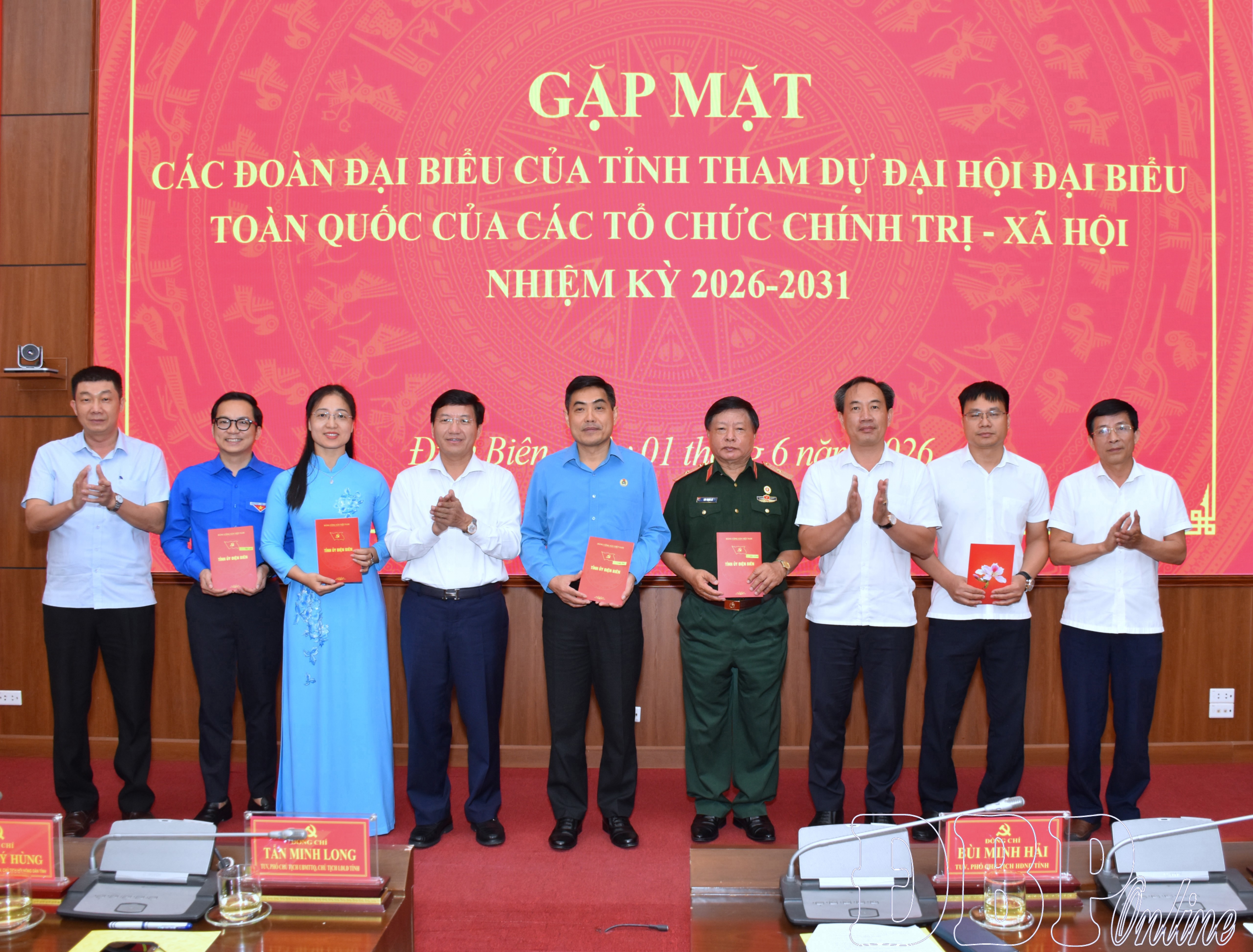 Gặp mặt đoàn đại biểu dự đại hội toàn quốc các tổ chức chính trị - xã hội