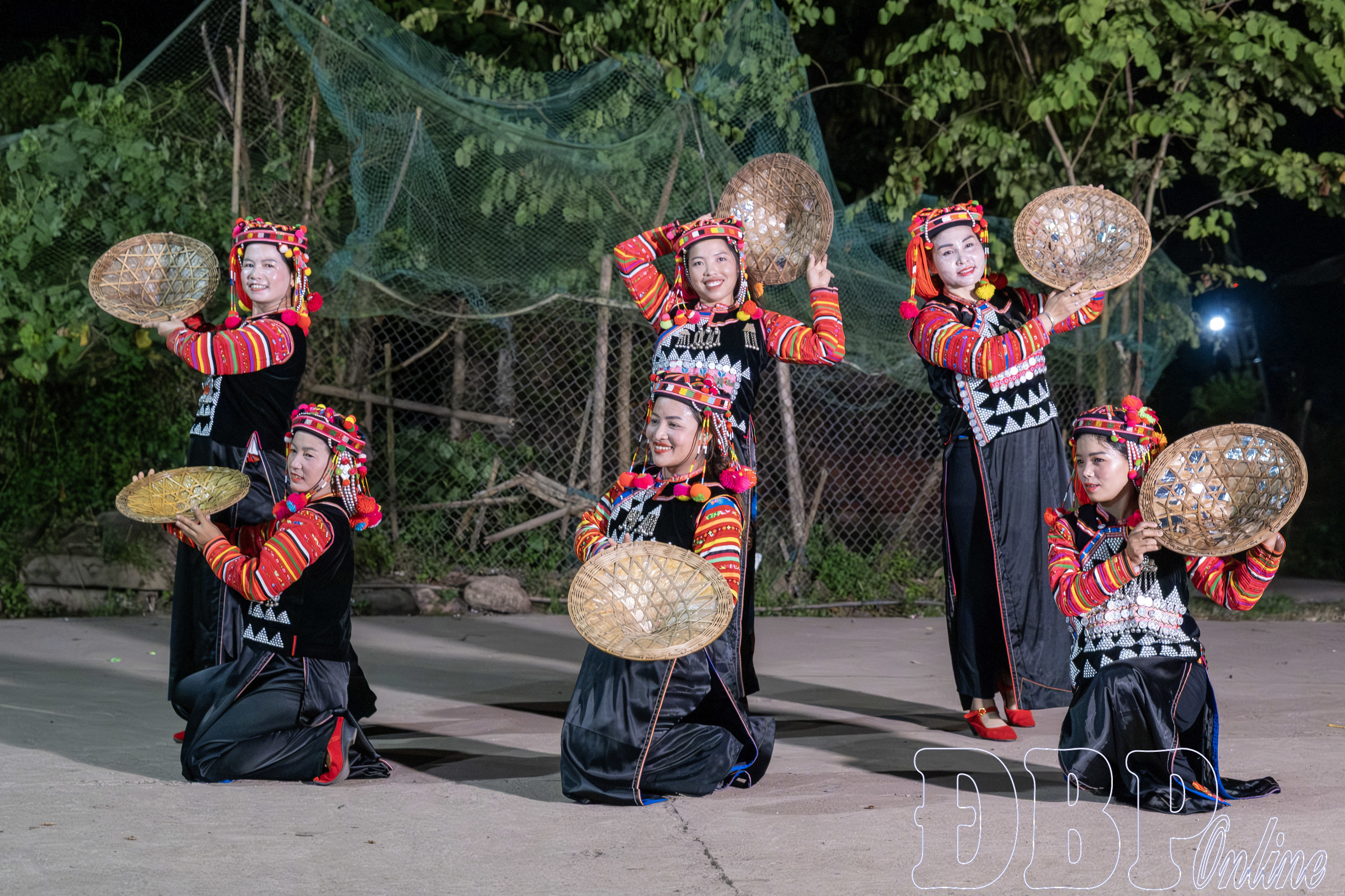 Khi người trẻ giữ “hồn” bản sắc