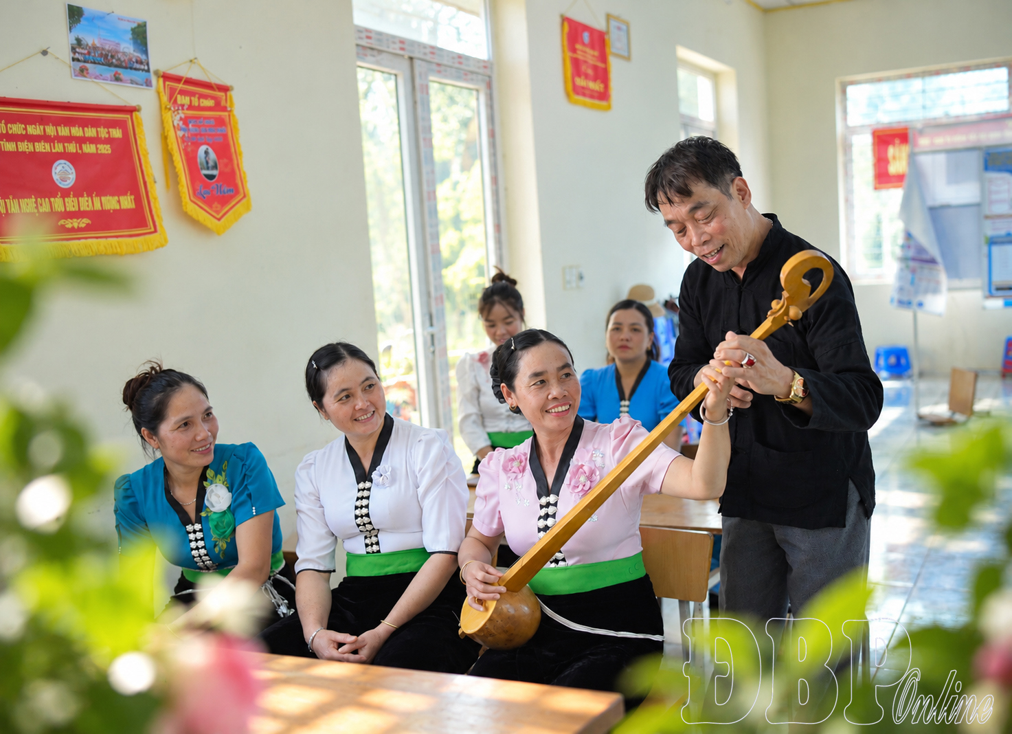 Giữ nhịp đàn tính