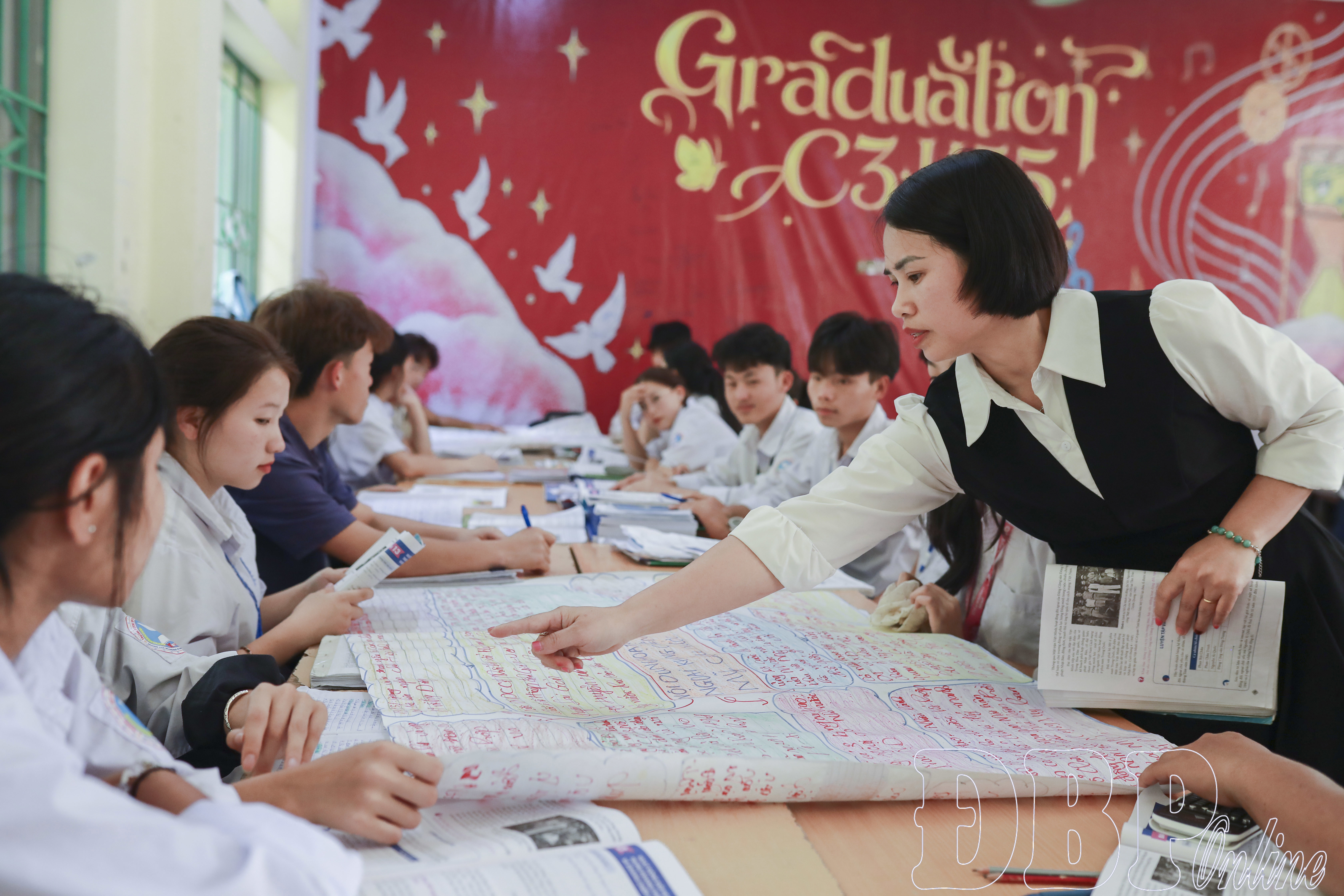 Thầy trò vùng cao tập trung ôn thi tốt nghiệp