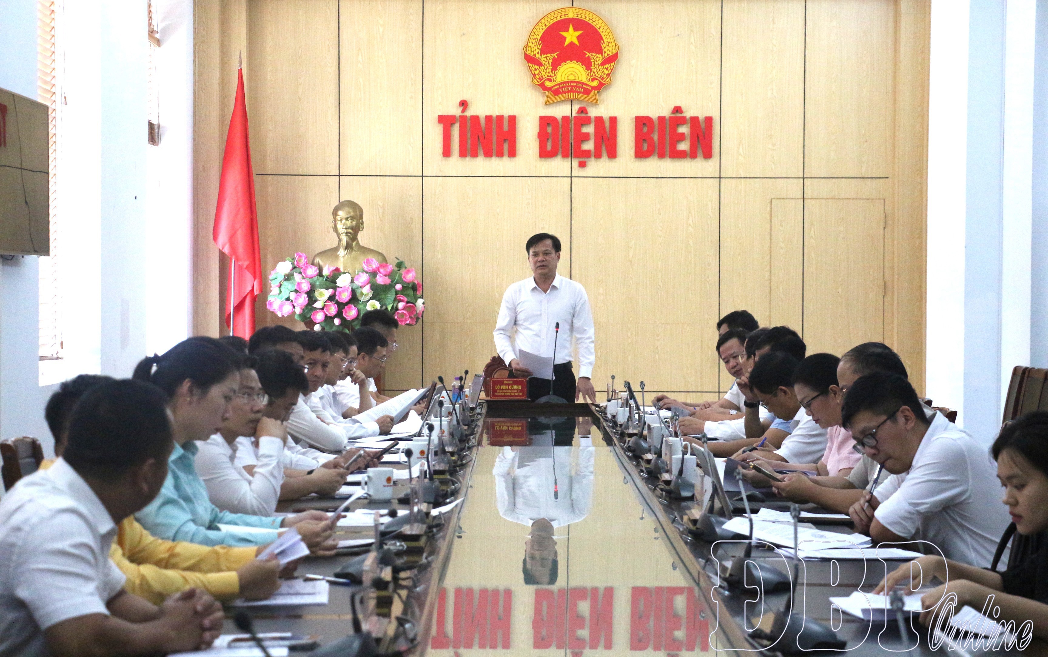 Lãnh đạo UBND tỉnh làm việc với ngành ngân hàng