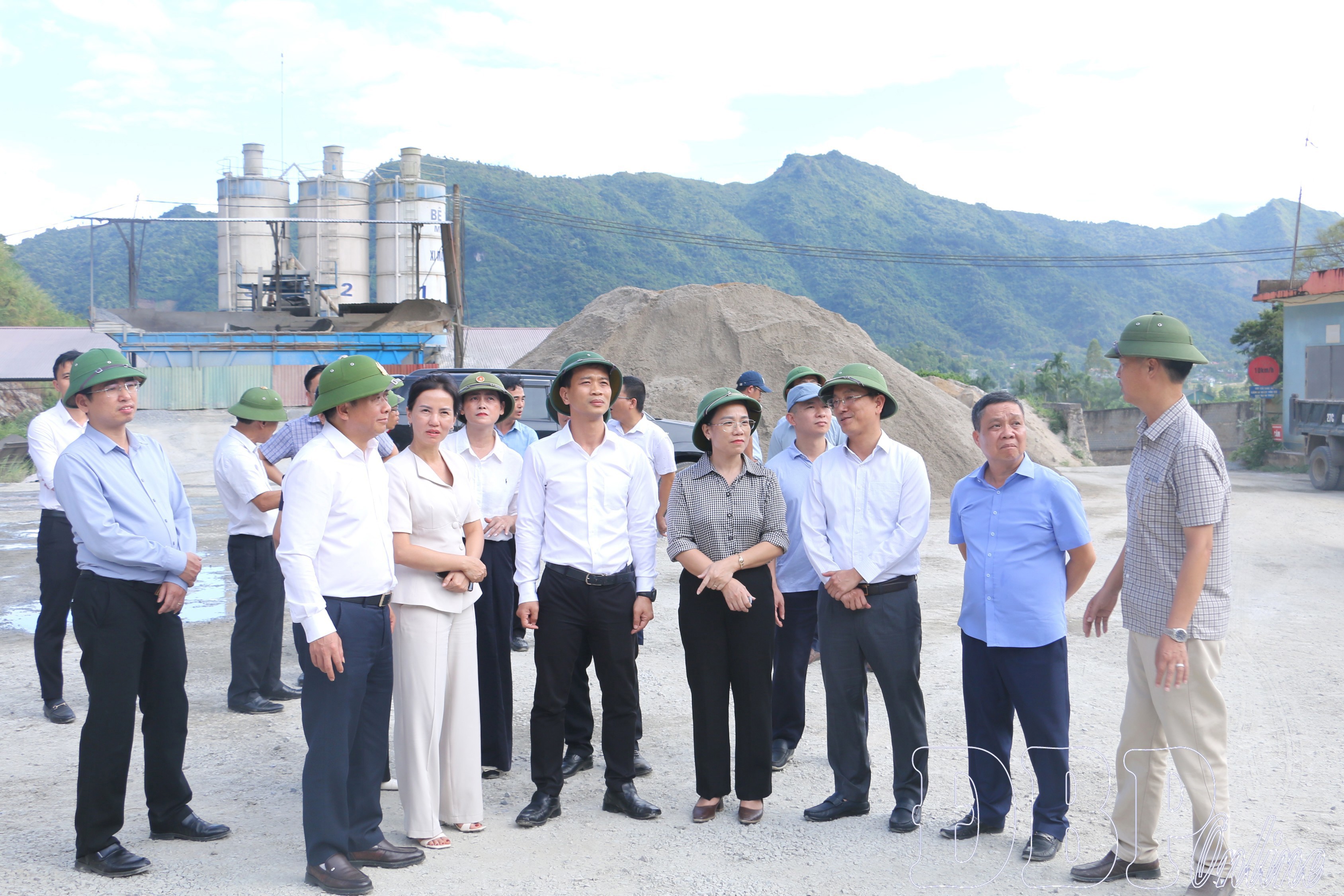 Phó Bí thư Tỉnh ủy Nguyễn Văn Thắng kiểm tra dự án cao tốc tại xã Mường Lạn và Mường Ảng