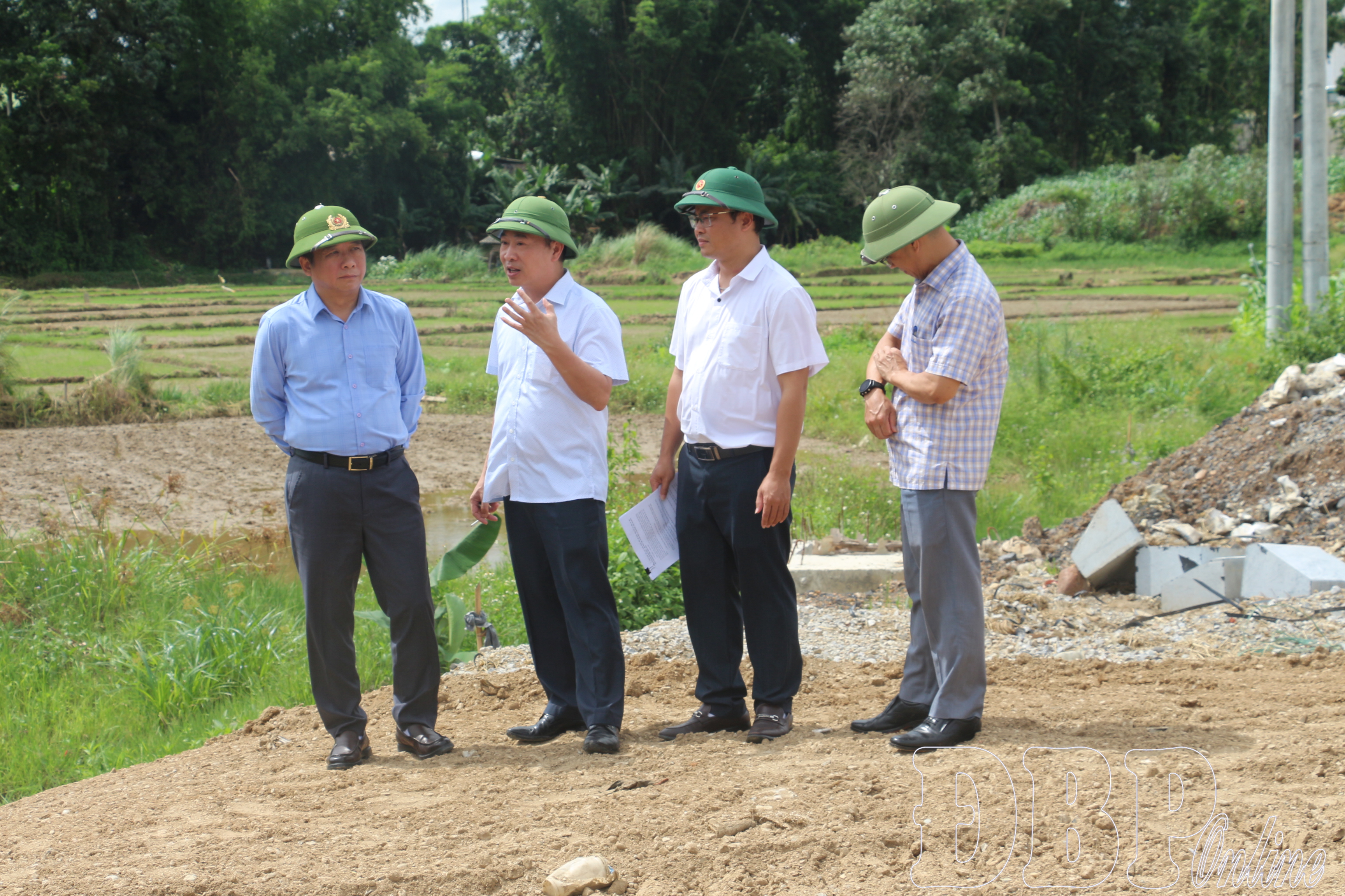 Phó Chủ tịch UBND tỉnh Nguyễn Minh Phú kiểm tra các dự án giao thông trọng điểm