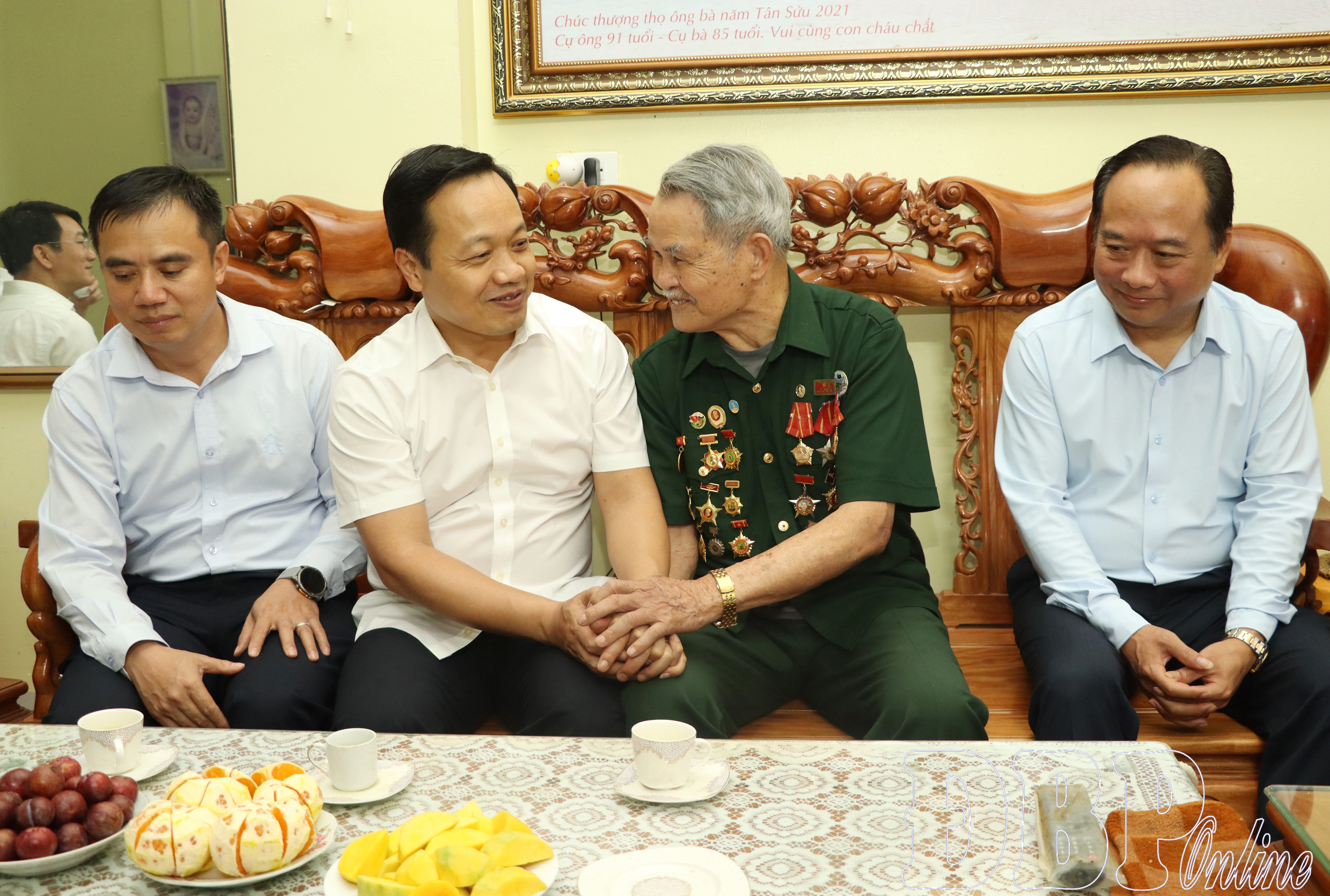 Bí thư Tỉnh ủy Trần Tiến Dũng thăm, tặng quà các gia đình Chiến sĩ Điện Biên