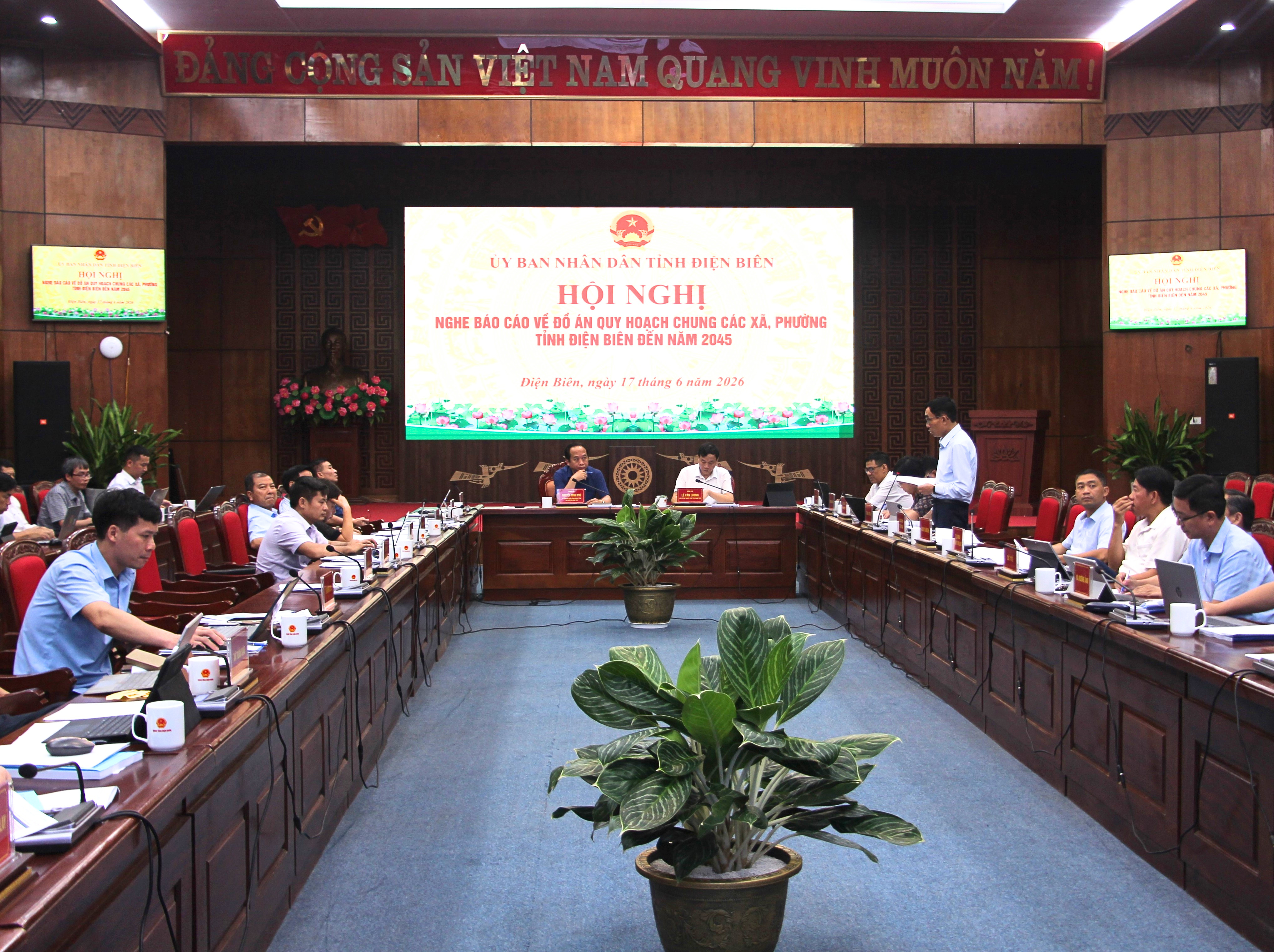 UBND tỉnh nghe báo cáo về đồ án quy hoạch chung của 3 xã, phường