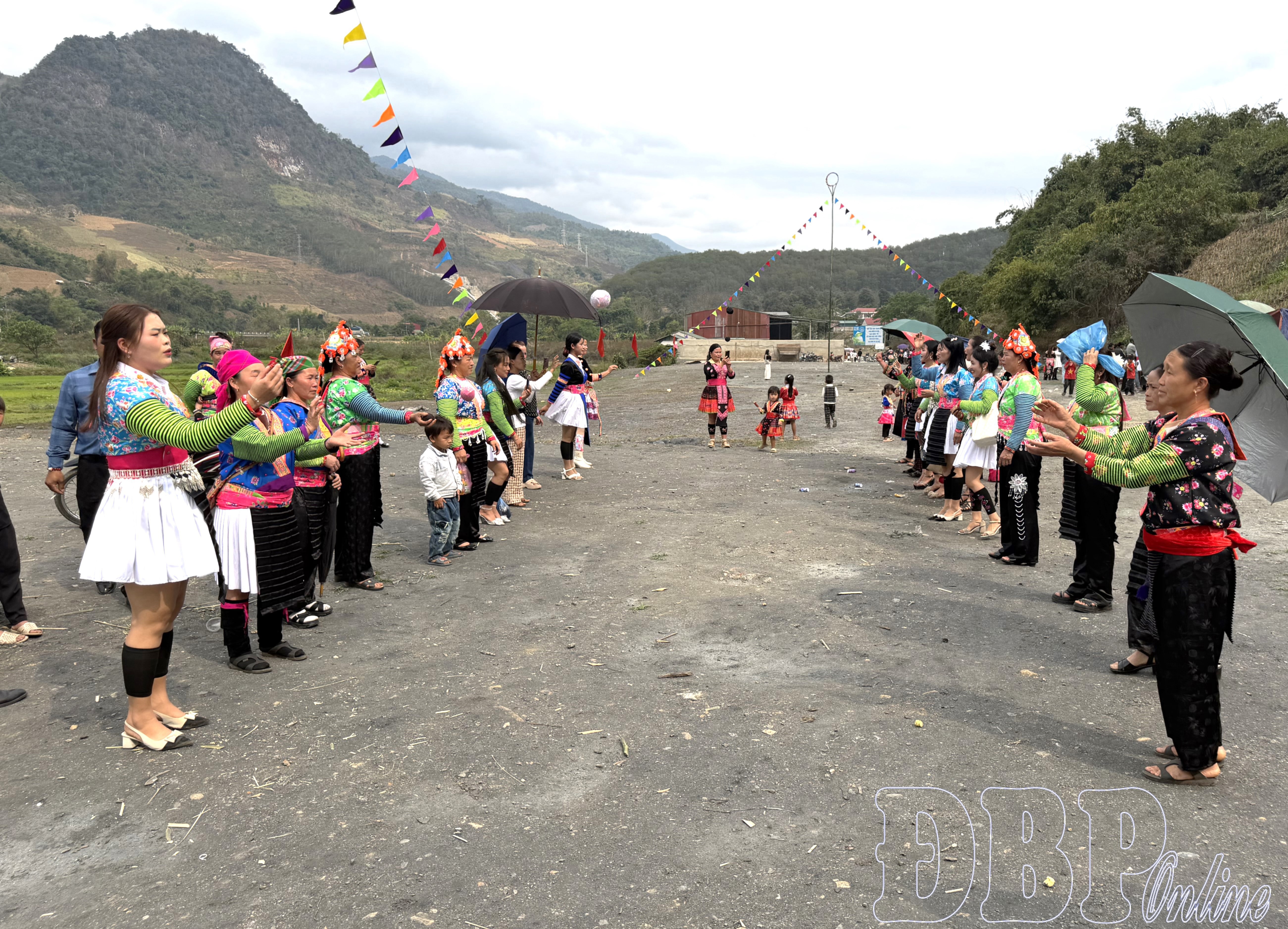 Người vùng cao vui xuân, đón tết