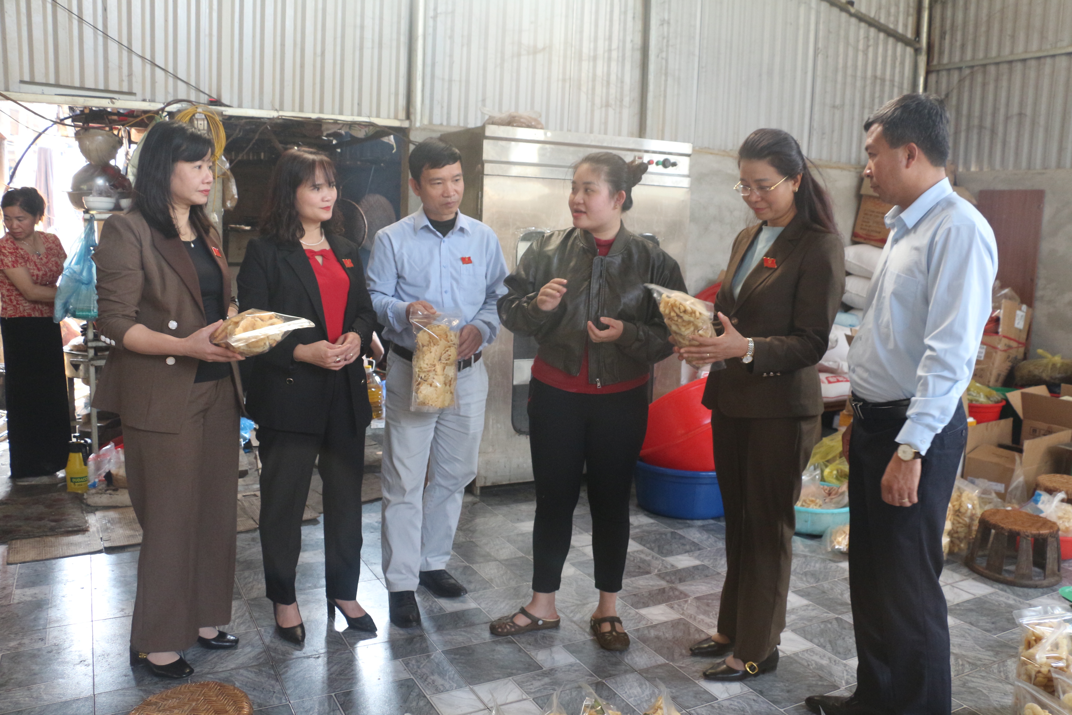 HĐND tỉnh giám sát chuyên đề tại phường Mường Lay