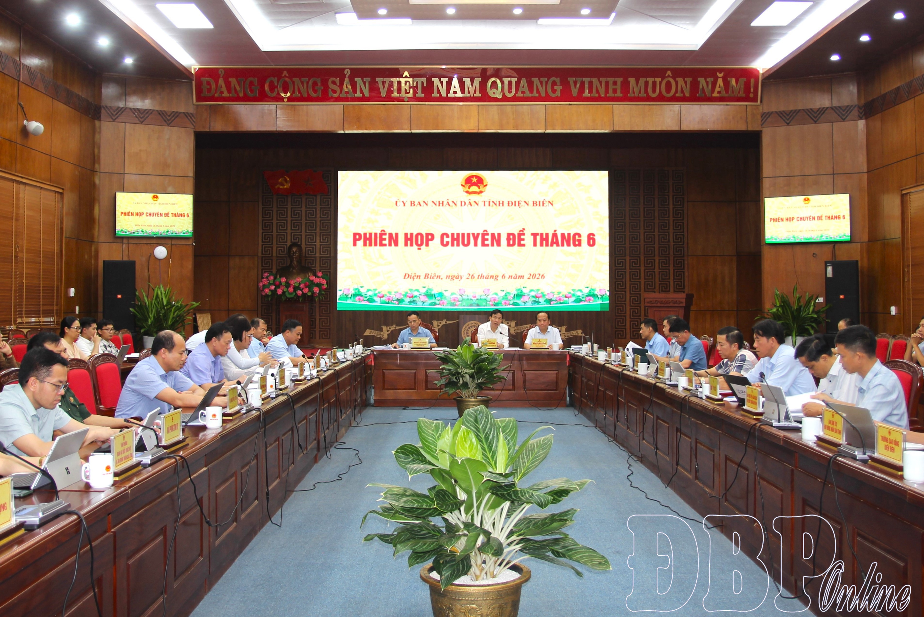 UBND tỉnh họp phiên chuyên đề tháng 6