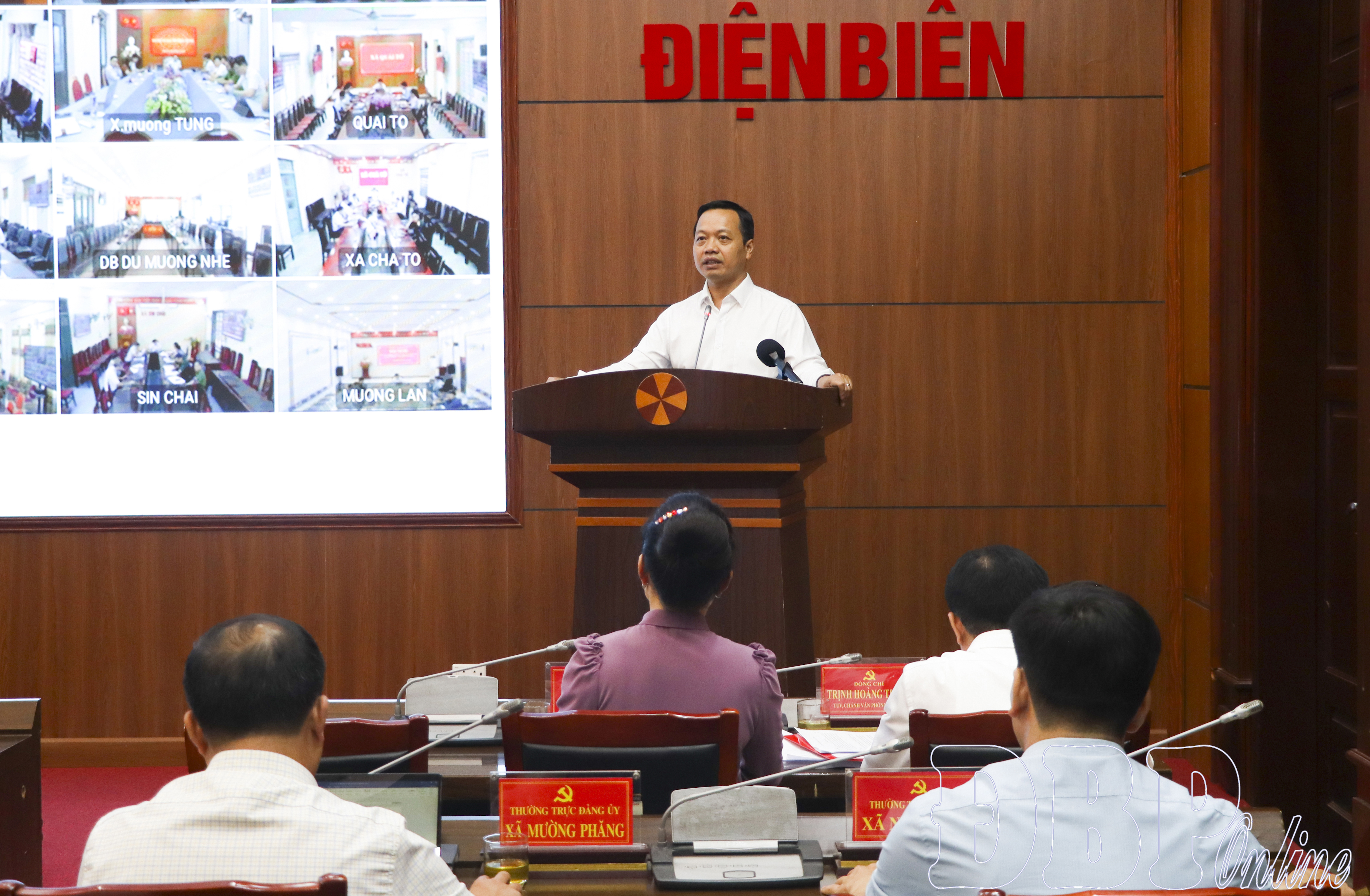 Bí thư Tỉnh ủy Trần Tiến Dũng giao ban với bí thư đảng ủy 45 xã, phường
