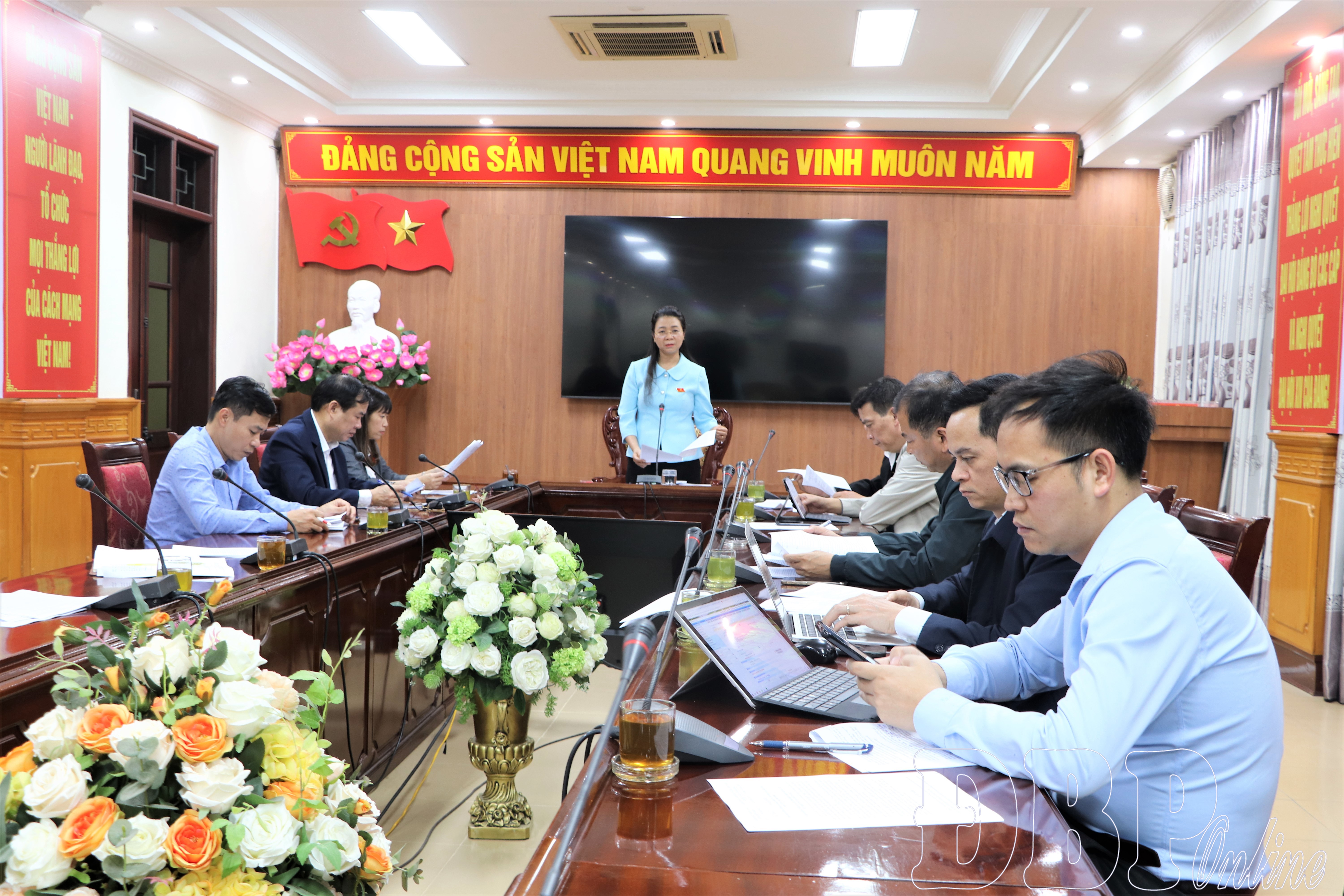 Thẩm tra dự thảo nghị quyết phê duyệt điều chỉnh kế hoạch đầu tư vốn ngân sách nhà nước