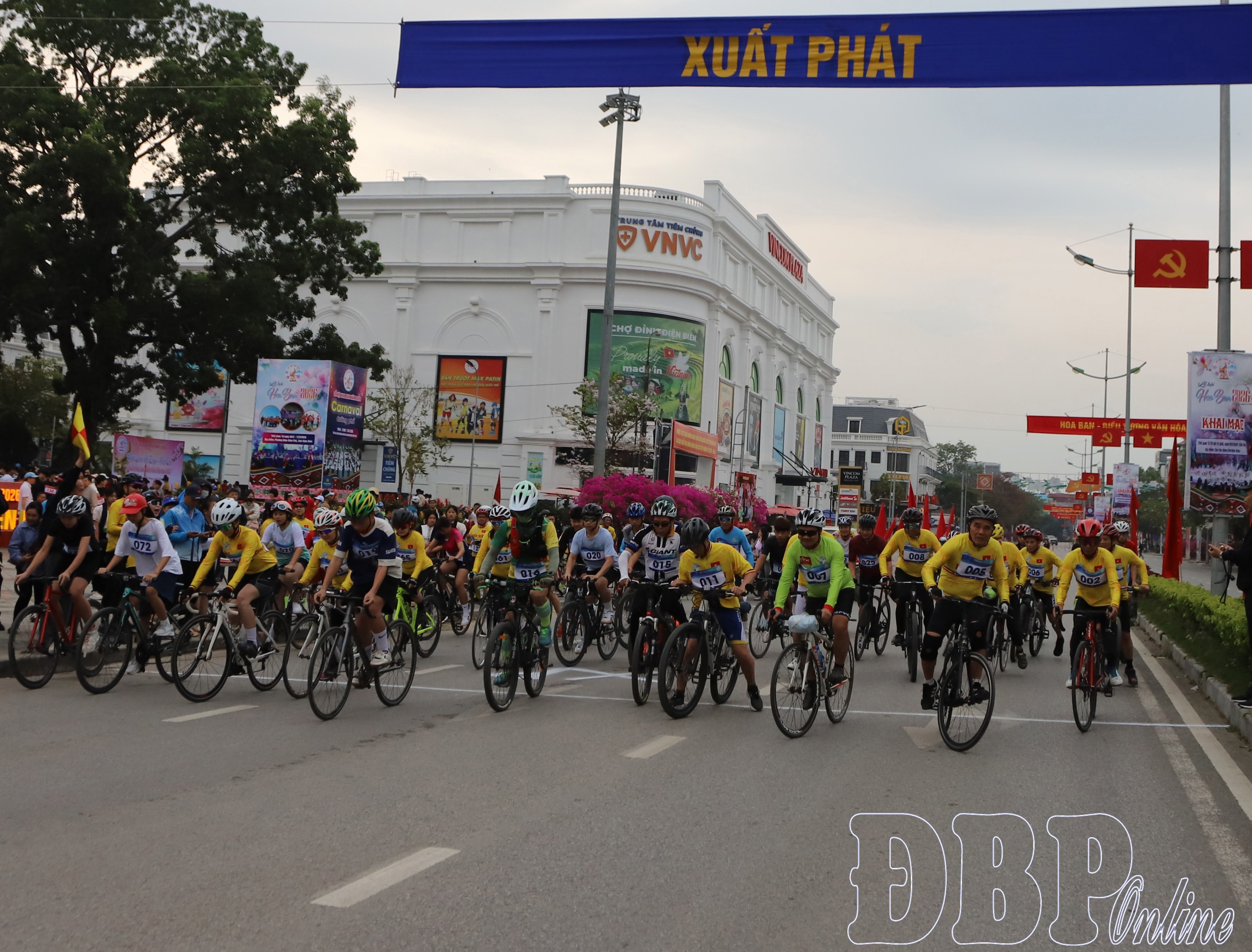 450 vận động viên tham gia đua xe đạp và chạy việt dã “Về Điện Biên Phủ”