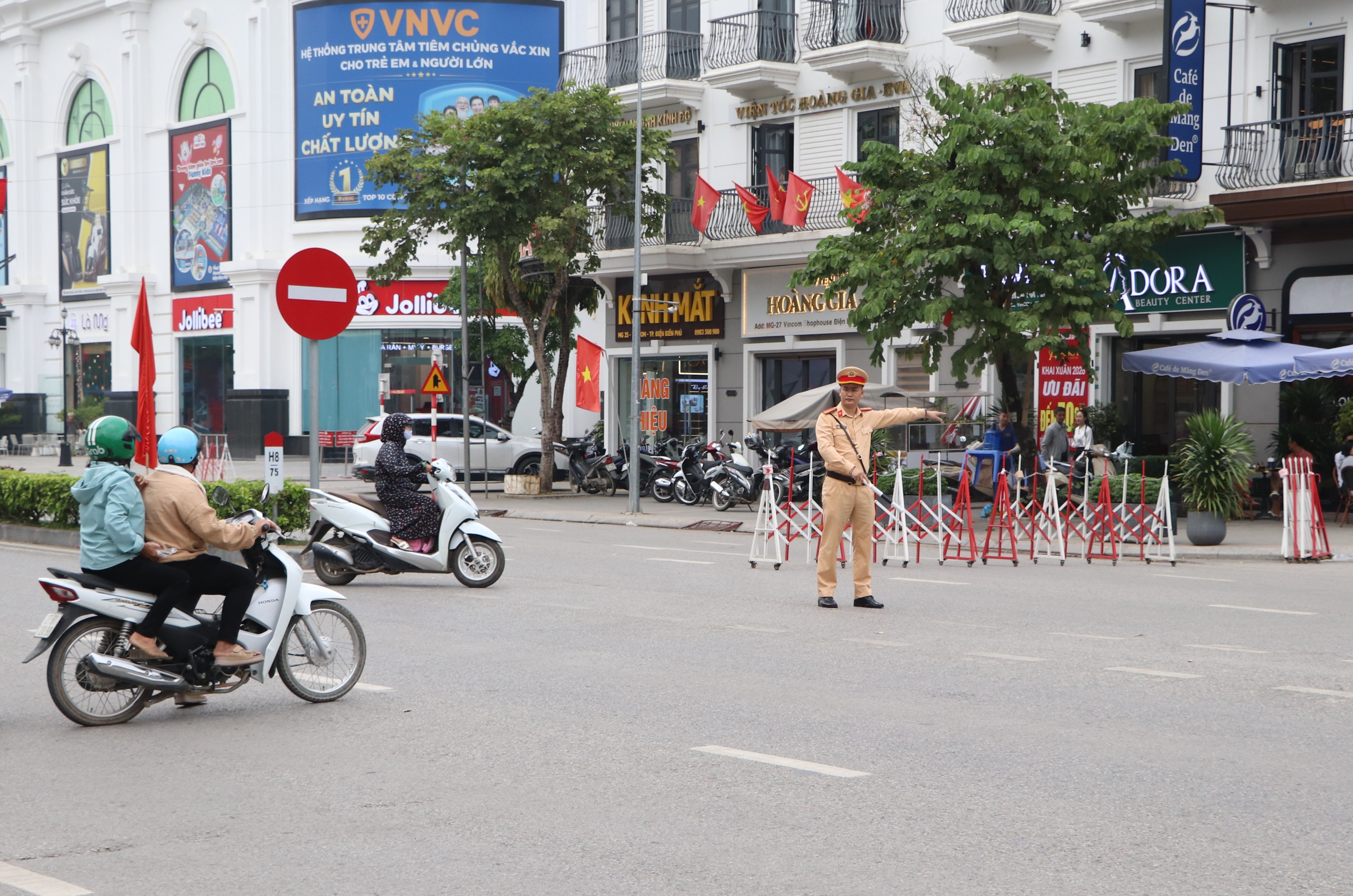 An toàn giao thông mùa hội hoa ban