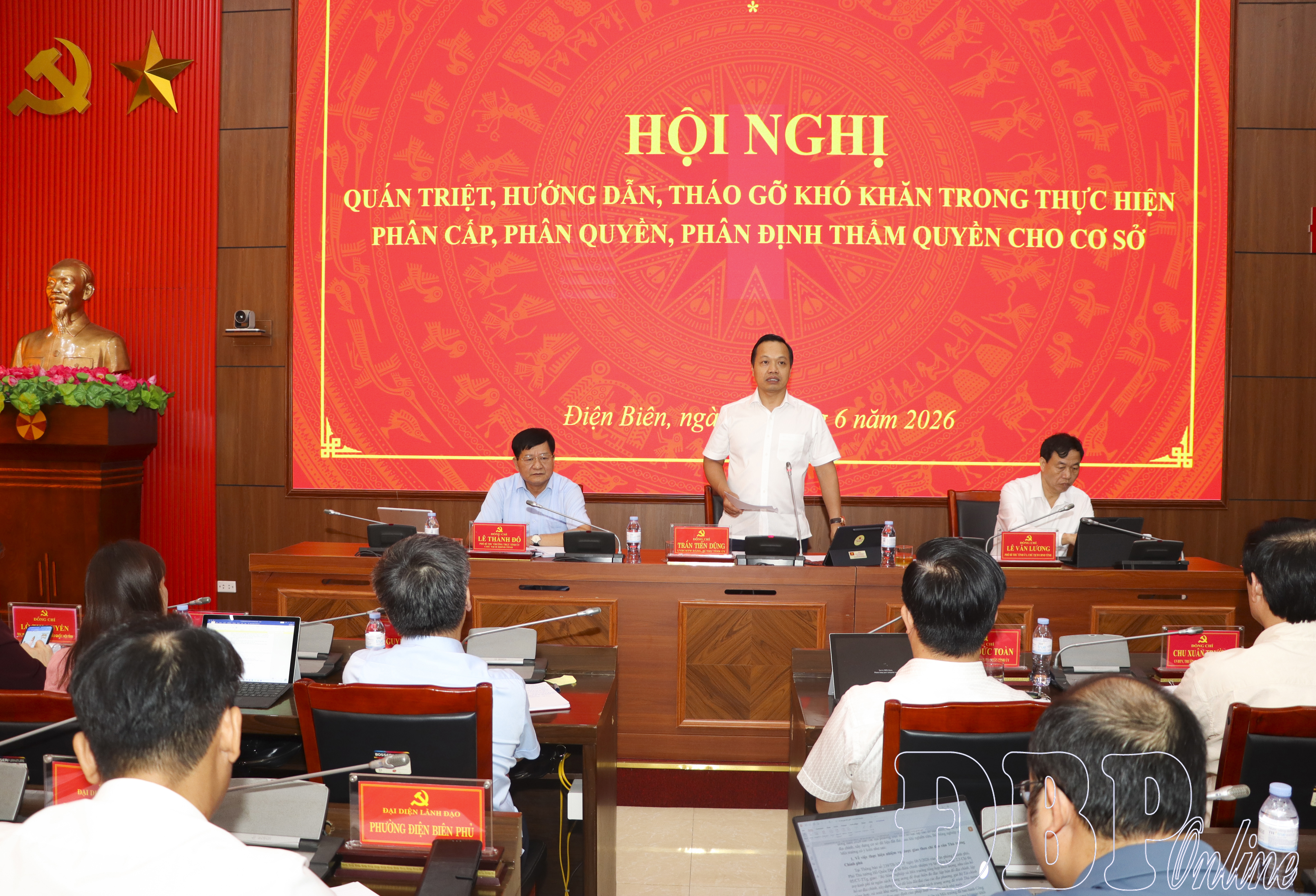 Quán triệt, hướng dẫn, tháo gỡ khó khăn trong thực hiện phân cấp, phân quyền, phân định thẩm quyền cho cơ sở