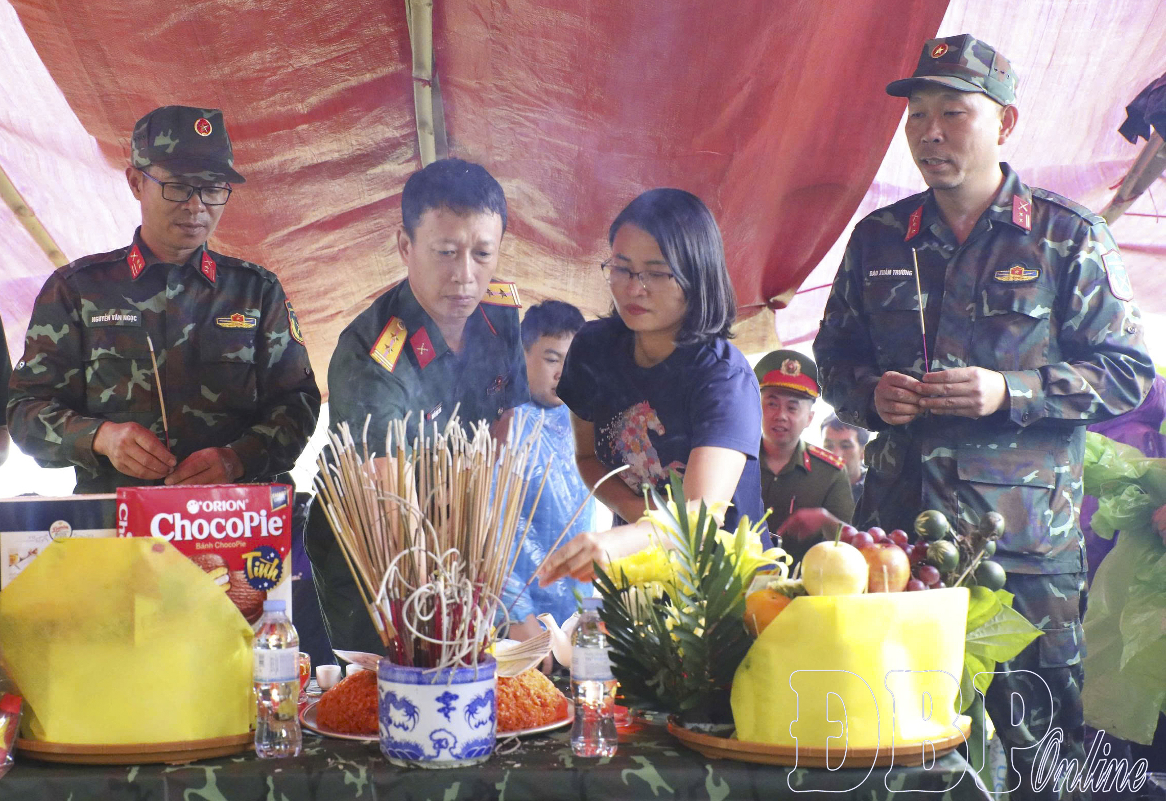 Giữa lòng đất mẹ