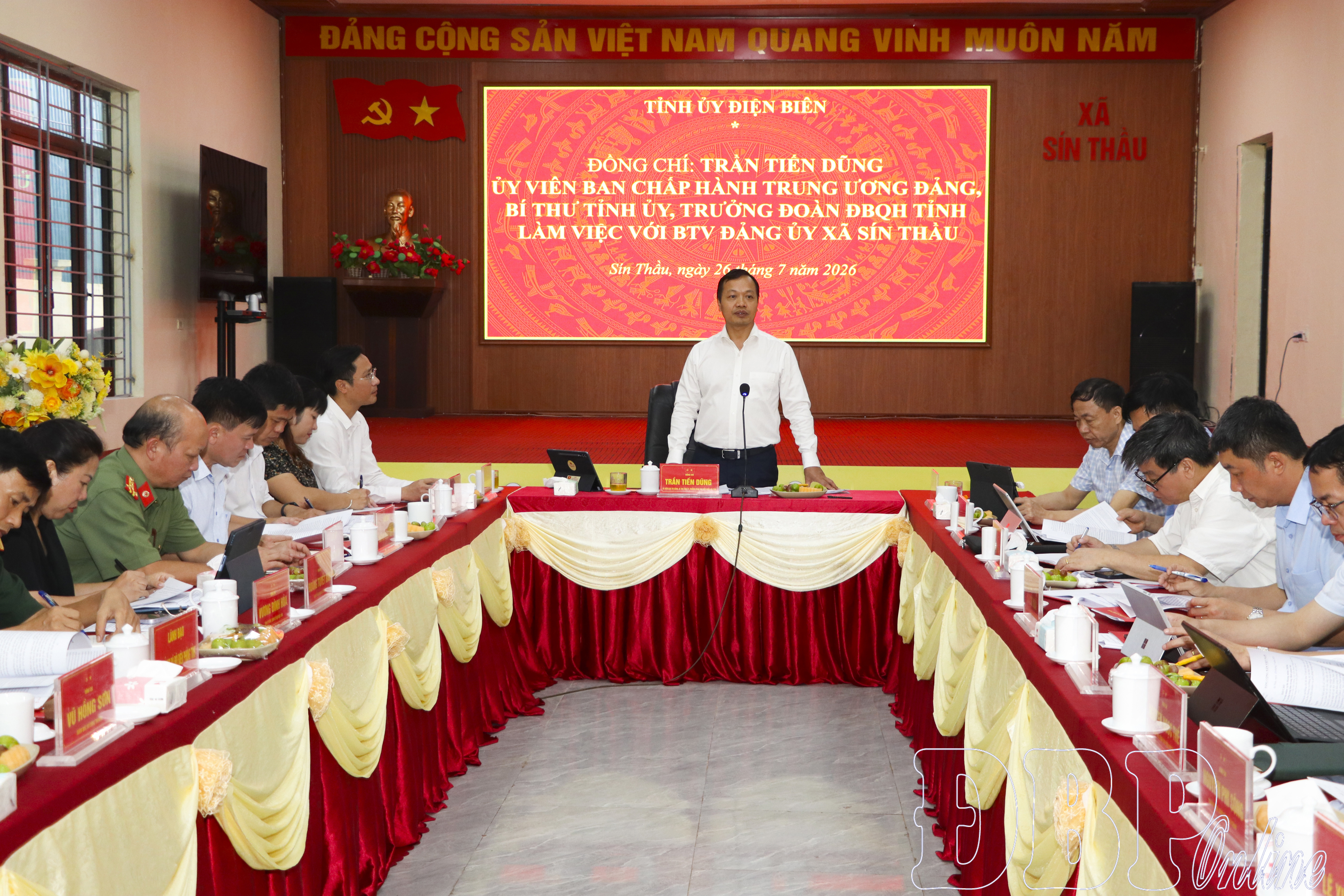 Bí thư Tỉnh ủy Trần Tiến Dũng làm việc với Đảng ủy xã Sín Thầu
