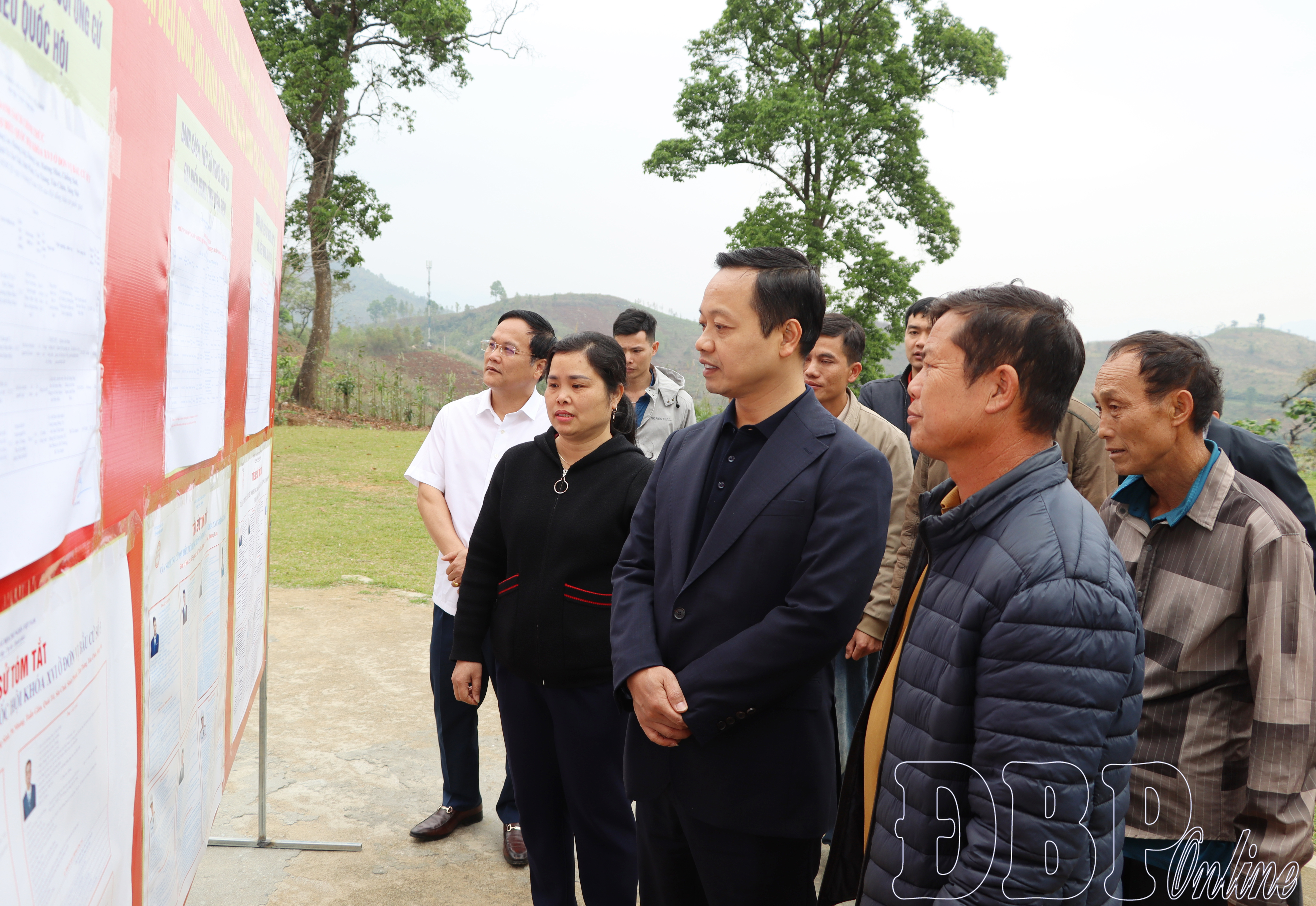 Bí thư Tỉnh ủy Trần Tiến Dũng kiểm tra công tác chuẩn bị bầu cử tại xã Nà Tấu