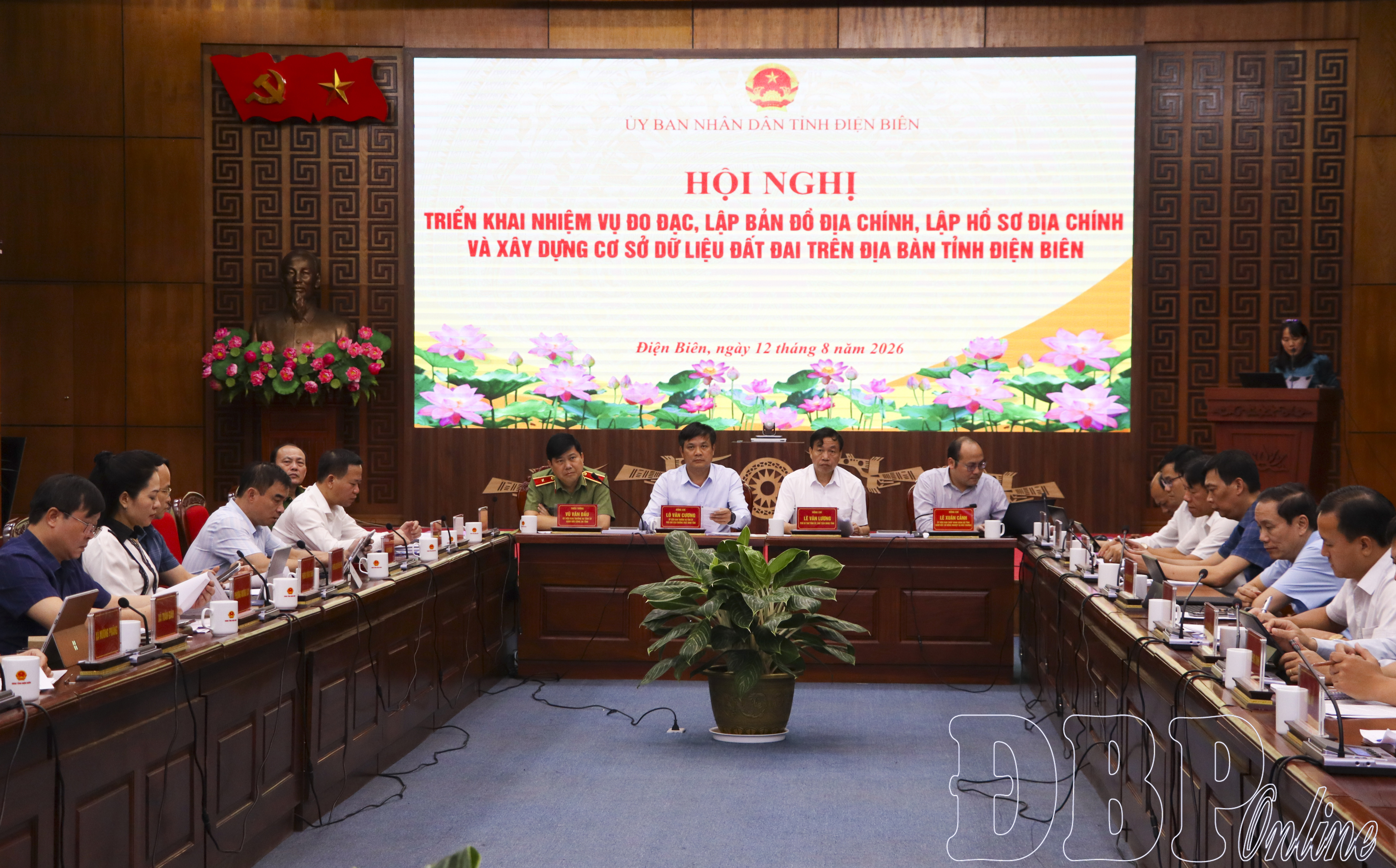 Triển khai nhiệm vụ đo đạc, lập bản đồ địa chính, lập hồ sơ địa chính và xây dựng cơ sở dữ liệu đất đai