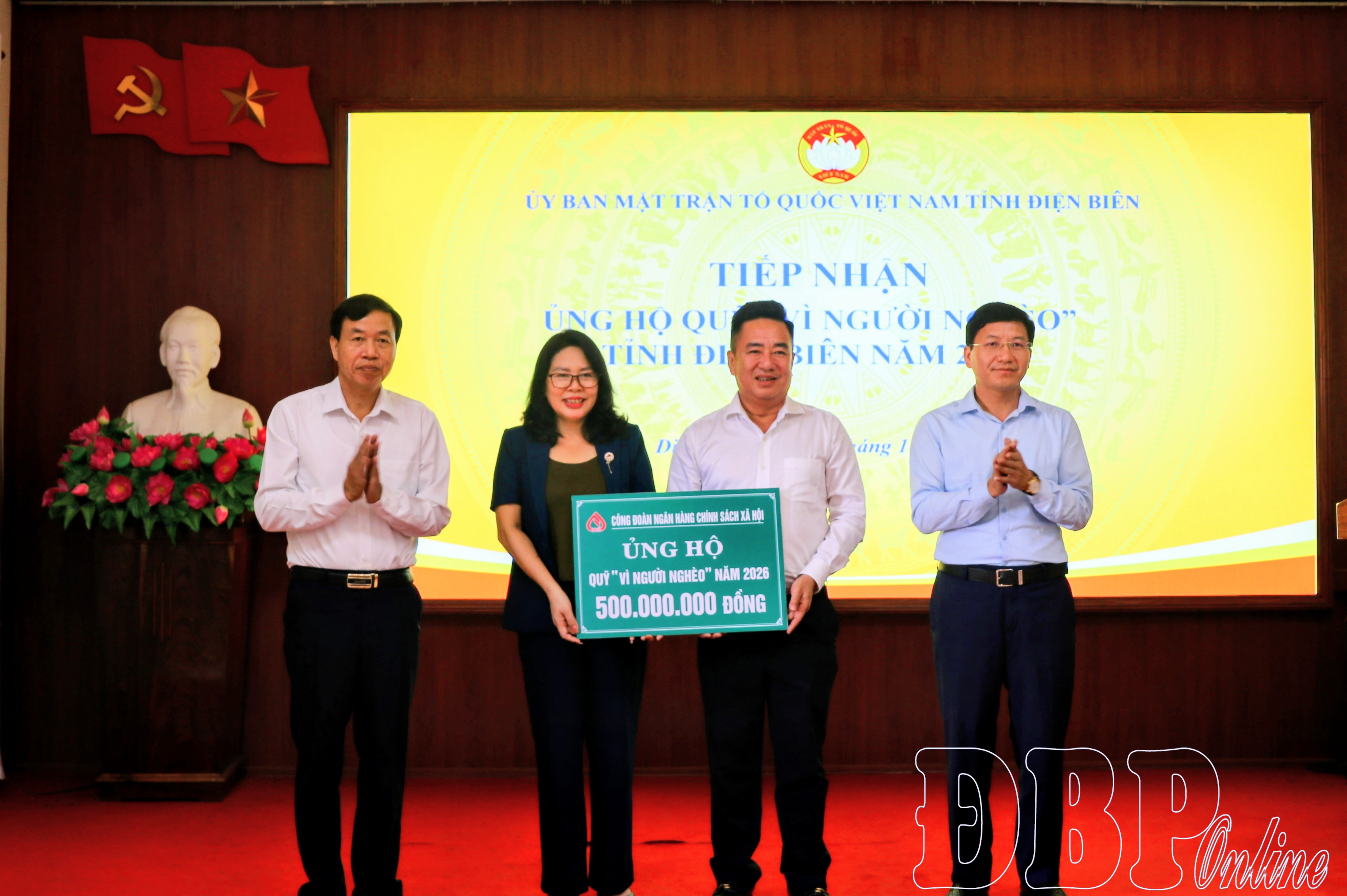 Tiếp nhận 500 triệu đồng ủng hộ Quỹ “Vì người nghèo” năm 2026