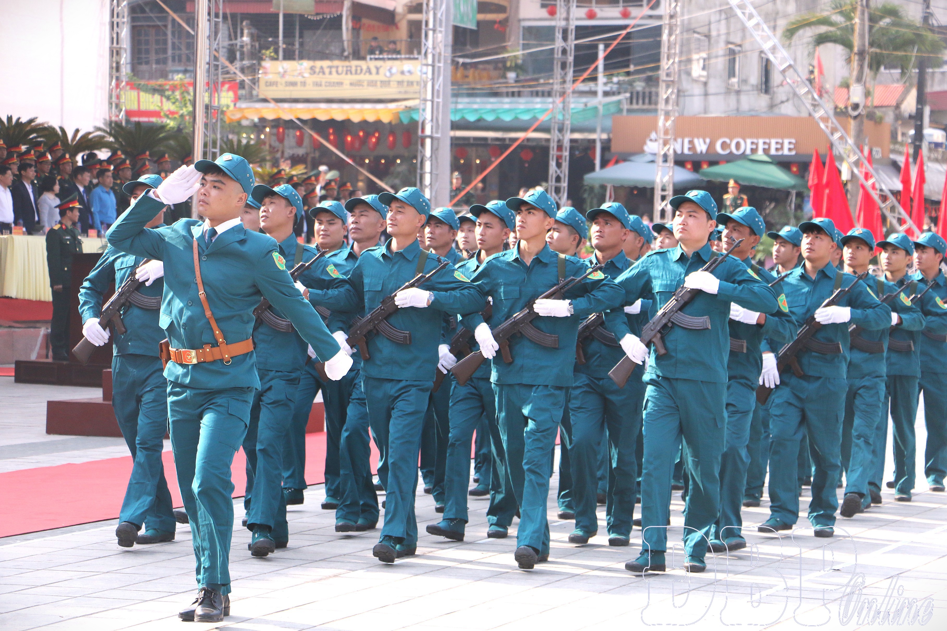 Những chiến sĩ “sao vuông” bám bản, giúp dân
